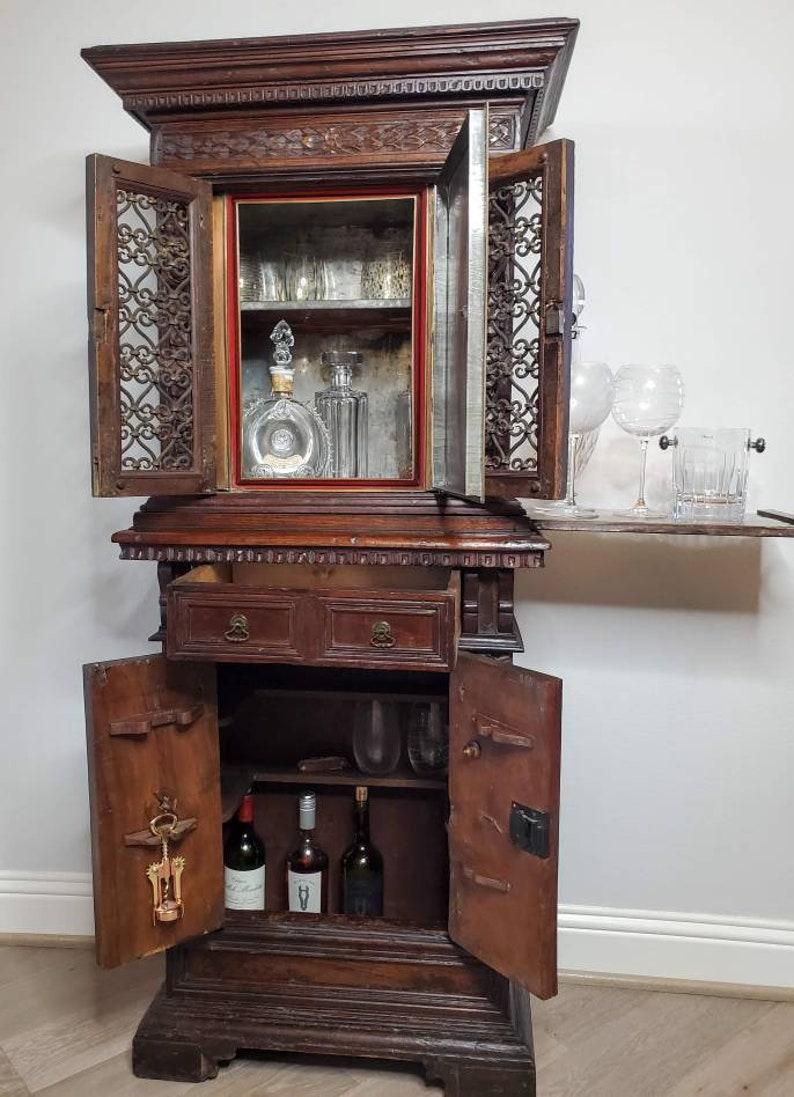 19th Century Italian Renaissance Court Bar Cabinet In Good Condition In Forney, TX
