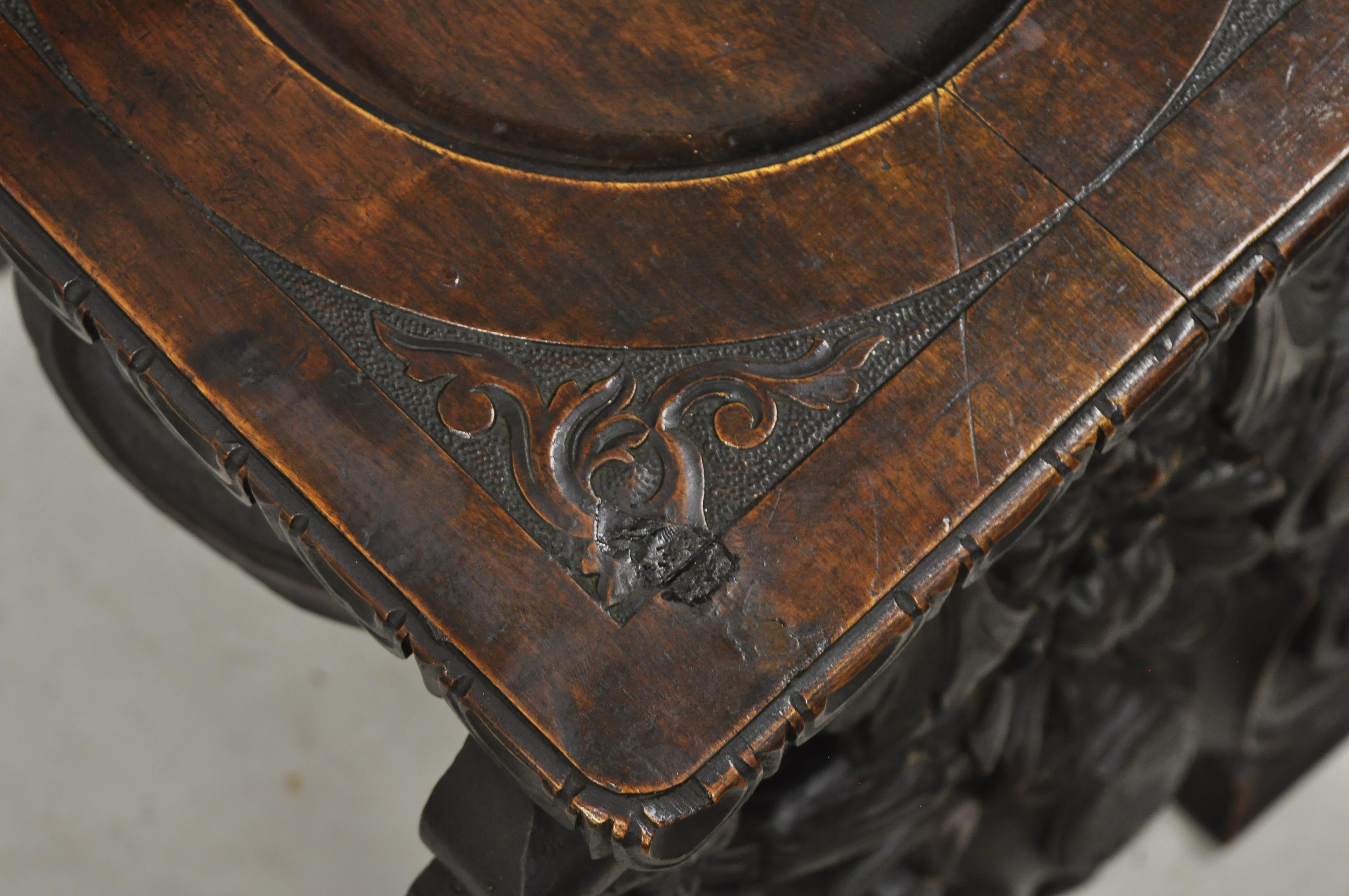 19th Century Italian Renaissance Figural Carved Walnut Sgabello Hall Side Chair For Sale 1