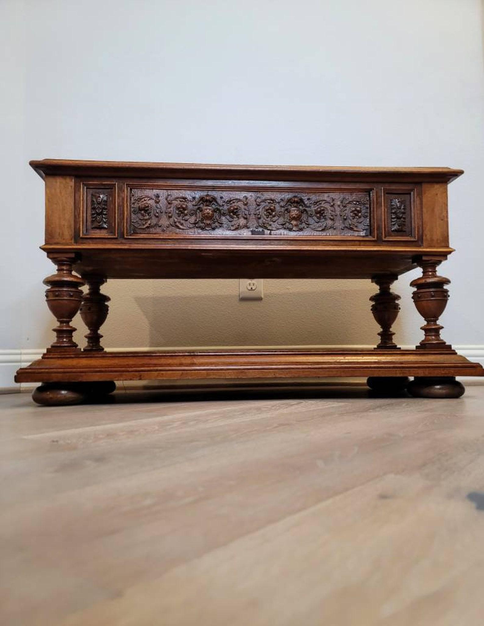 19th Century Italian Renaissance Revival Carved Jardiniere Stand In Good Condition For Sale In Forney, TX
