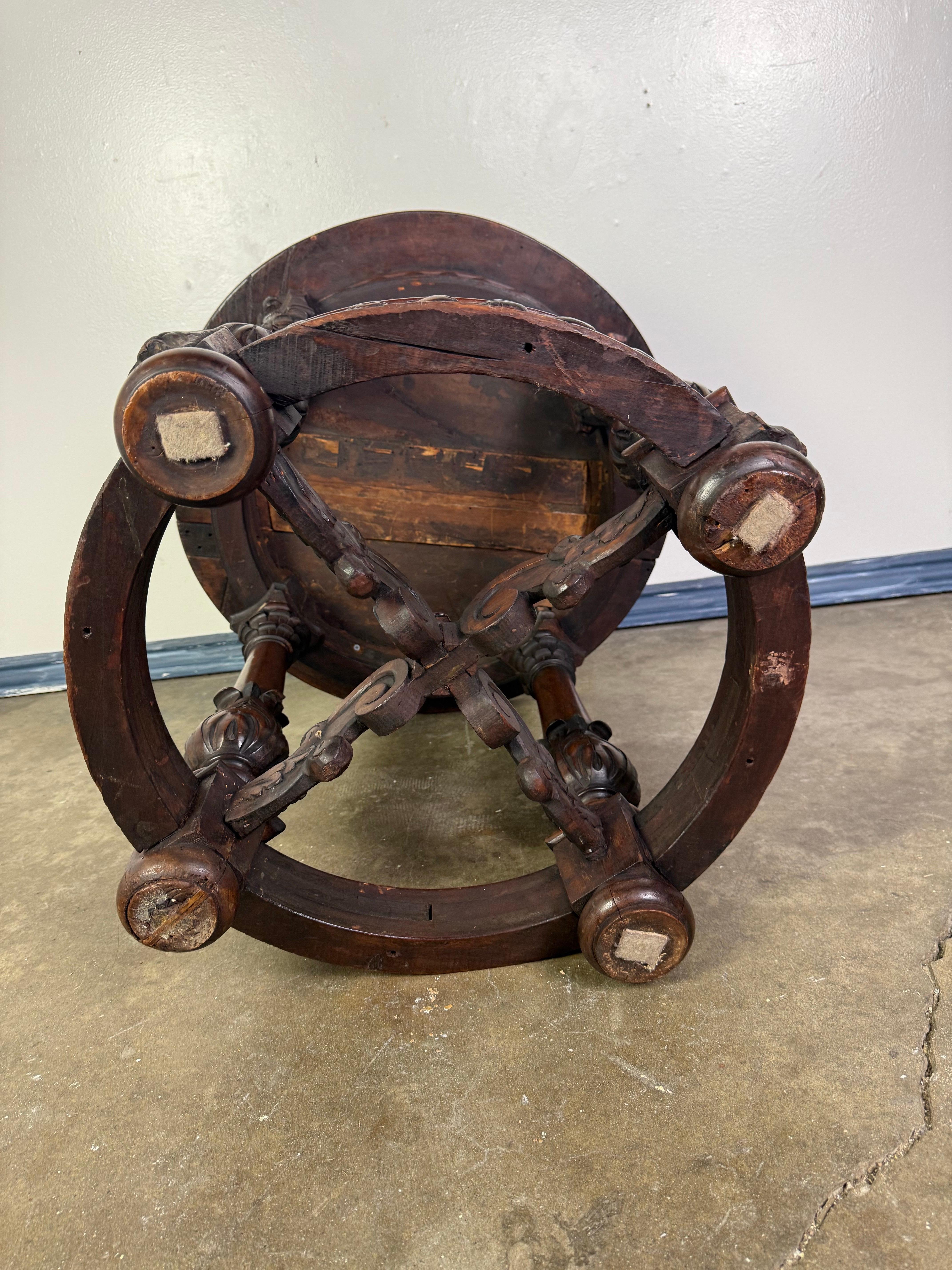 19th Century Italian Renaissance Revival Carved Walnut Table For Sale 8