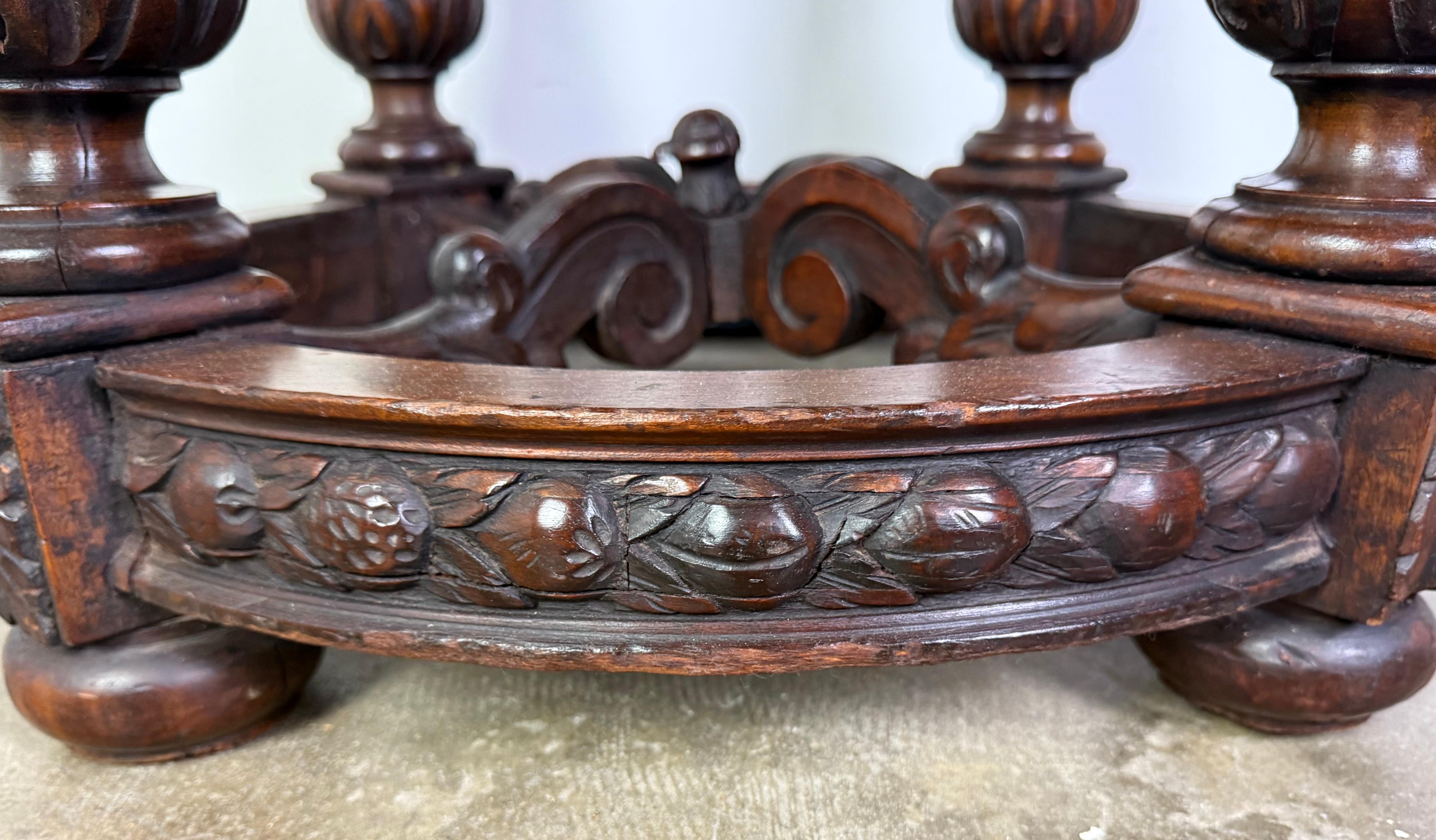 19th Century Italian Renaissance Revival Carved Walnut Table For Sale 3