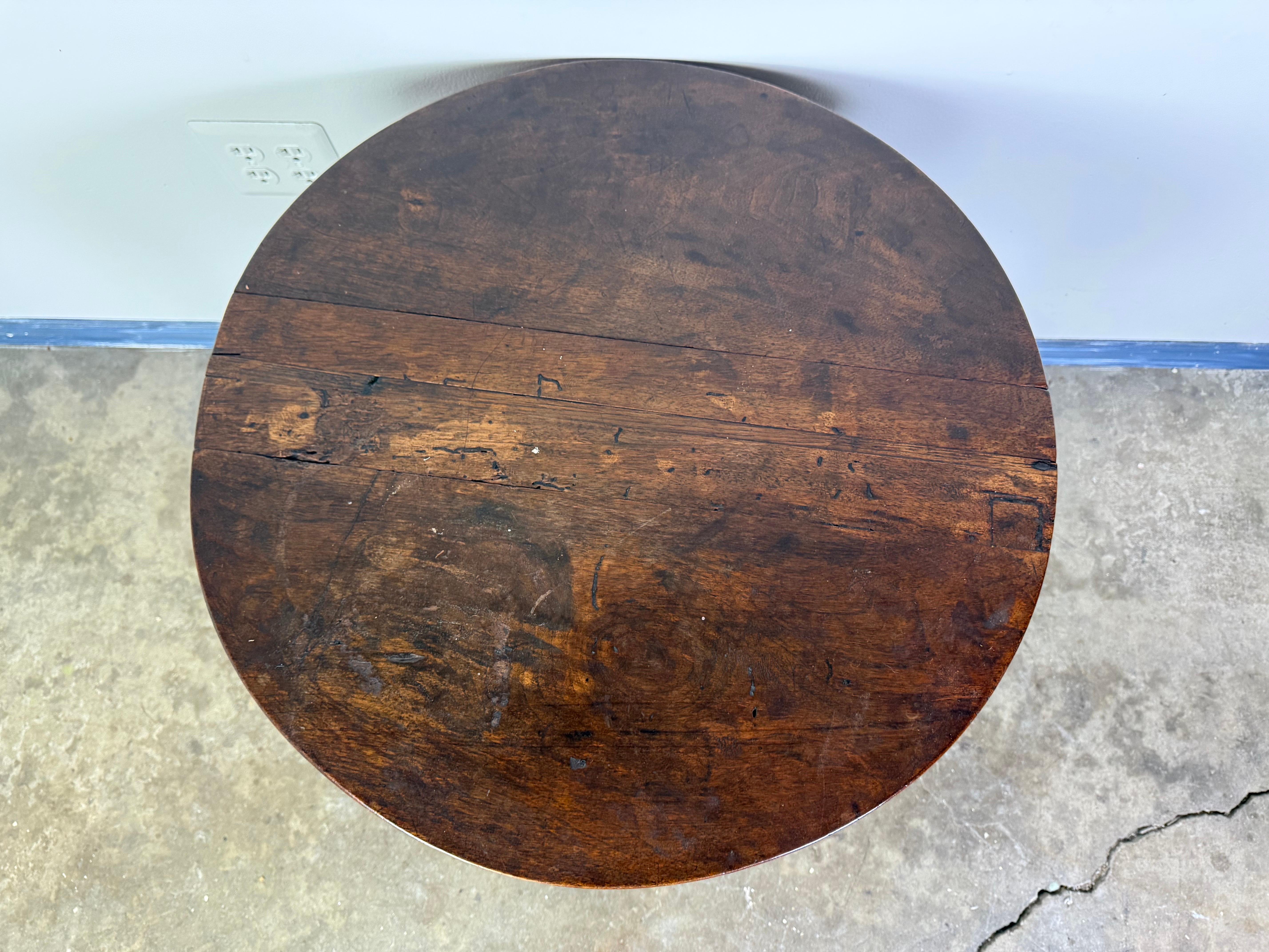 19th Century Italian Renaissance Revival Carved Walnut Table For Sale 4