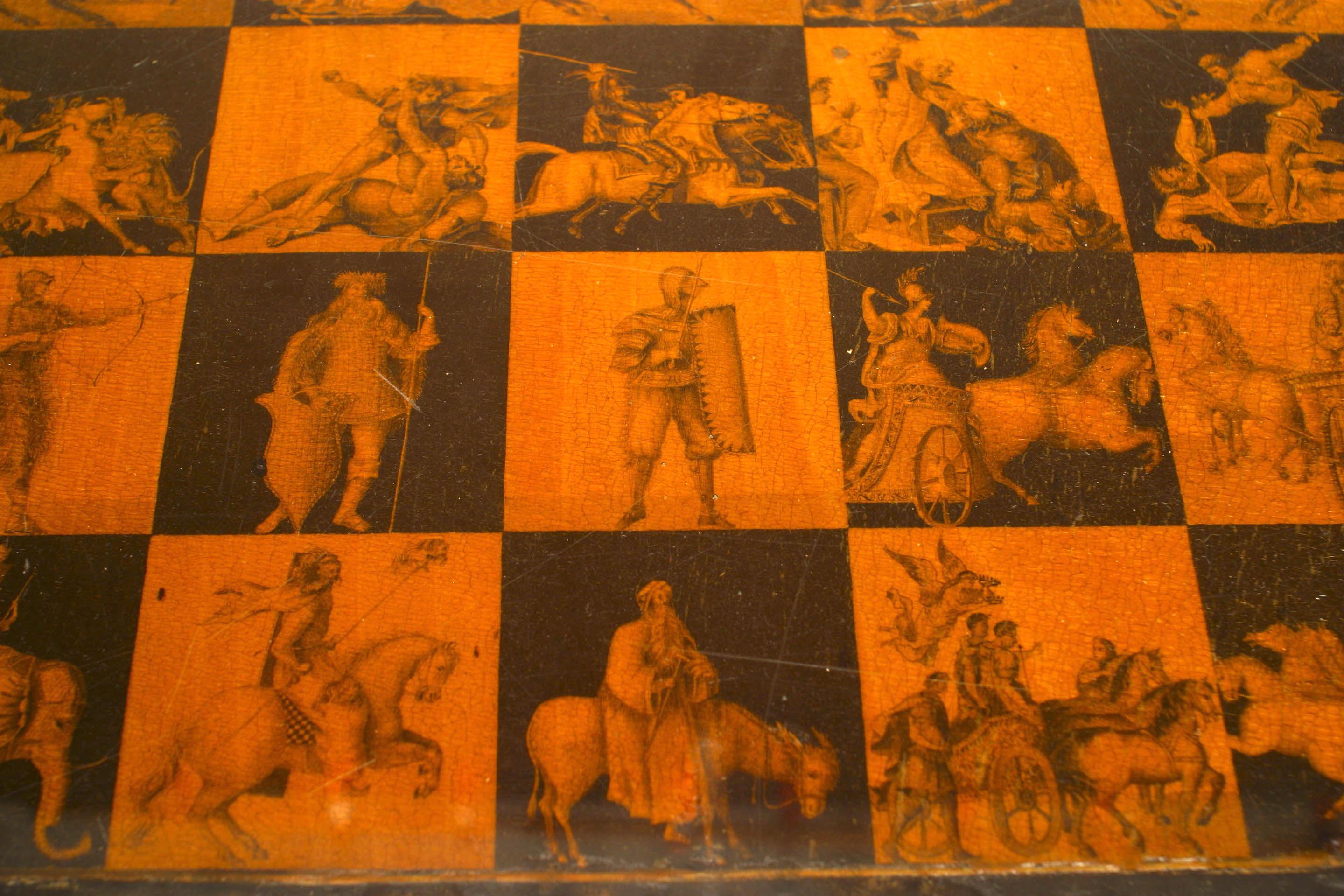 Table de jeu néo-renaissance italienne (XIXe siècle) en ébène et plume, à plateau carré reposant sur trois montants en torsion d'orge et pieds en patte de lion.
