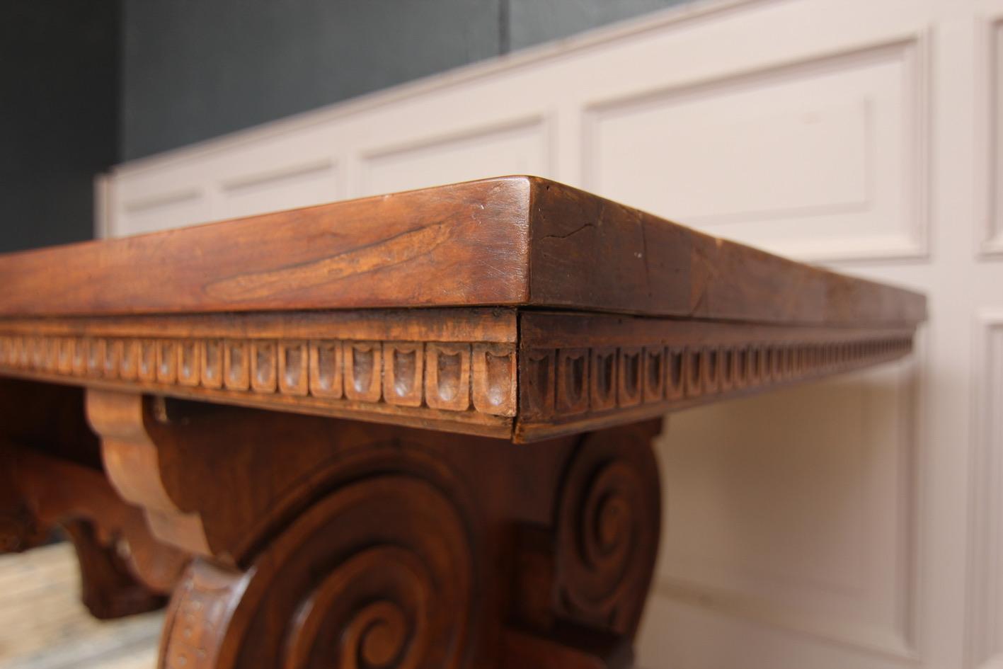 19th Century Italian Renaissance Revival Writing Desk Made of Walnut For Sale 12