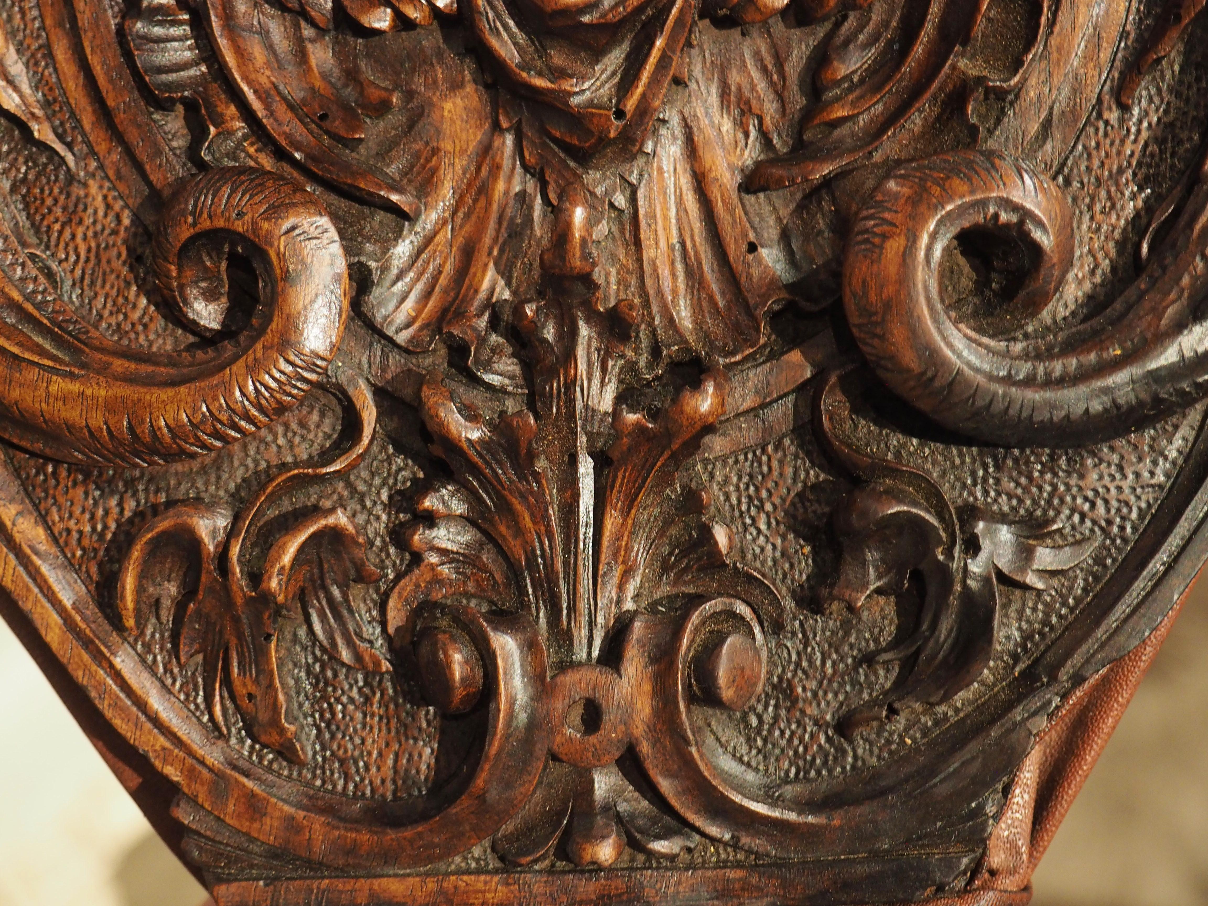 Hand-Carved 19th Century Italian Renaissance Style Bellows “Soffietto” in Carved Walnut