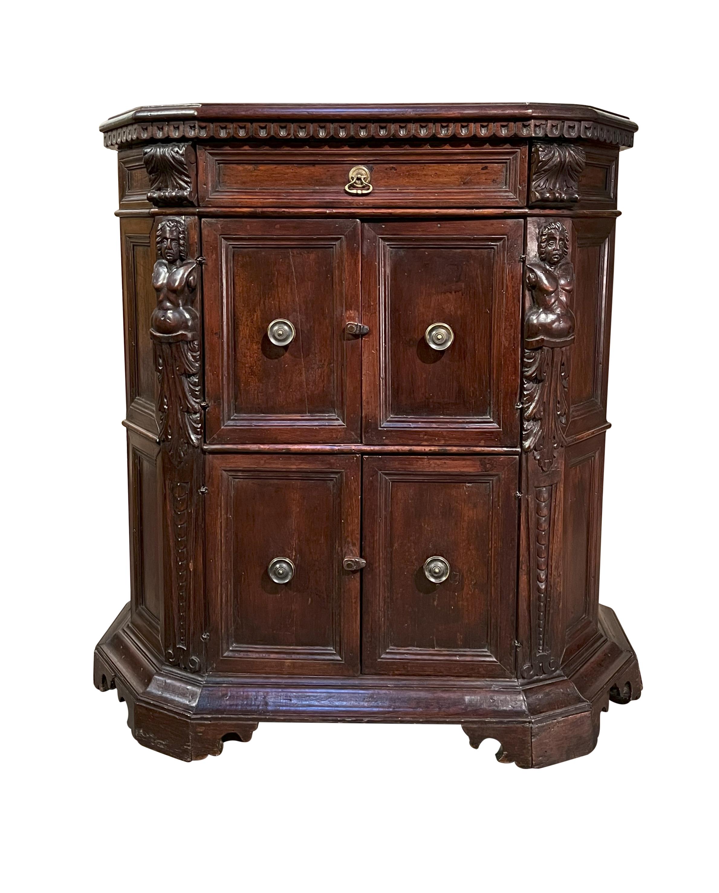 19th Century Italian Renaissance Style Carved Dark Walnut Night Stand Pair  In Good Condition For Sale In Encinitas, CA