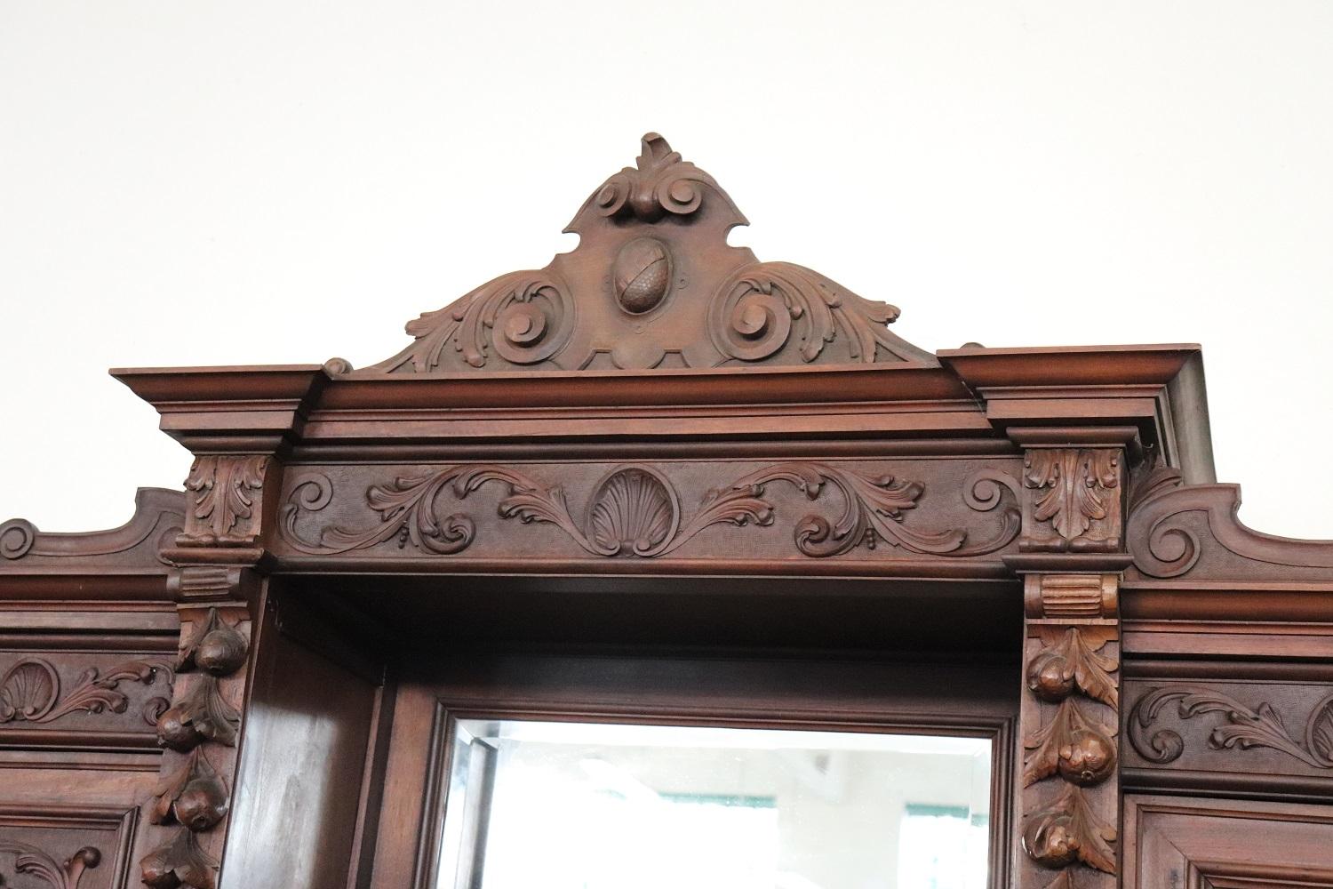 19th Century Italian Renaissance Style Carved Walnut Large Sideboard In Good Condition For Sale In Casale Monferrato, IT