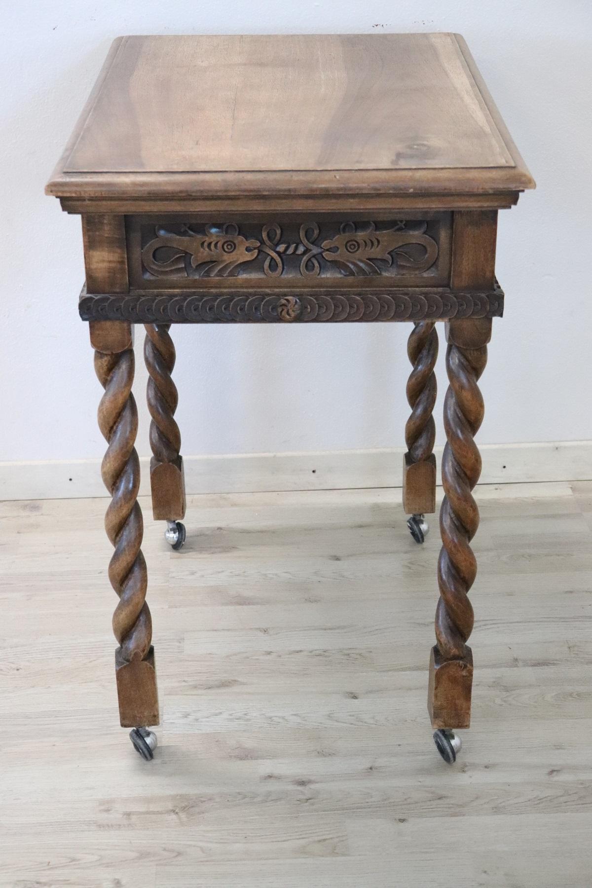 19th Century Italian Renaissance Style Carved Walnut Side Table or Desk In Good Condition In Casale Monferrato, IT
