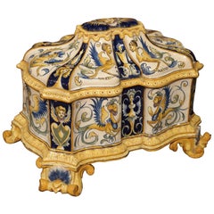 boîte en majolique de style Renaissance italienne du 19e siècle