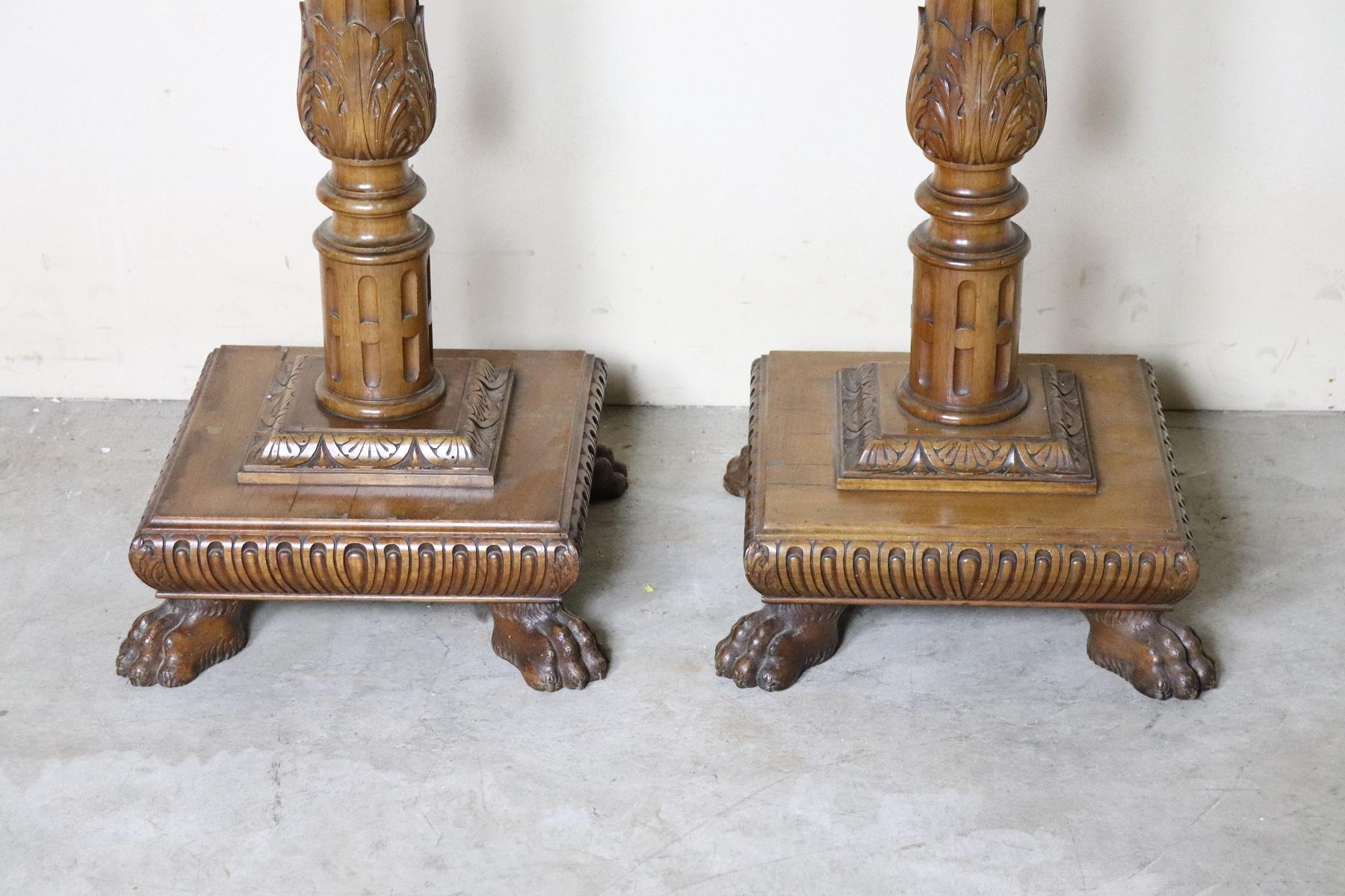 Rare pair of walnut wood columns with refined Renaissance-style carving. Special foot-shaped feet. The columns are of rare beauty in the upper part of the capital carved with acanthus leaves. The whole body of the column presents refined carving.