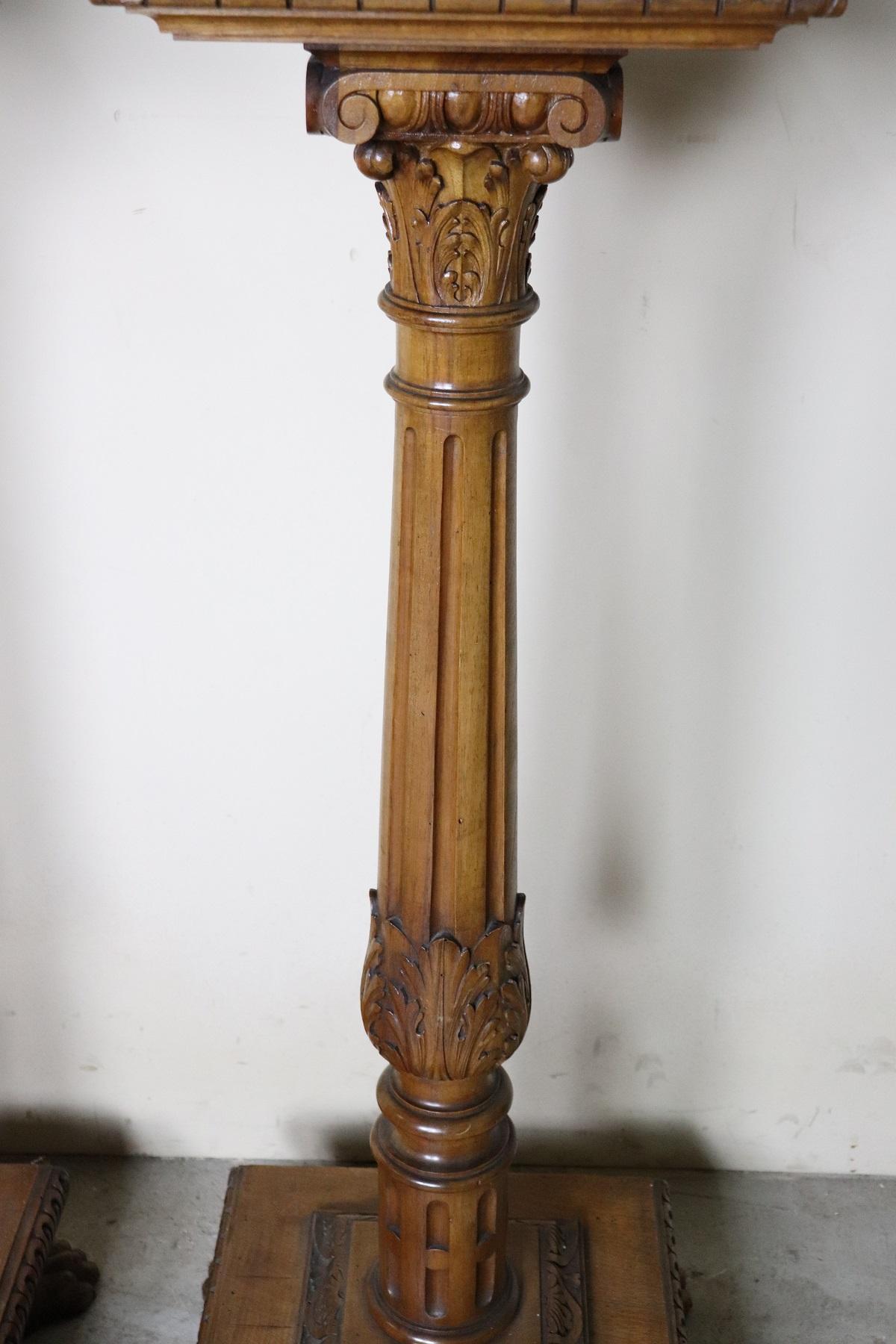 19th Century Italian Renaissance Style Walnut Carved Pair of Columns In Good Condition In Casale Monferrato, IT