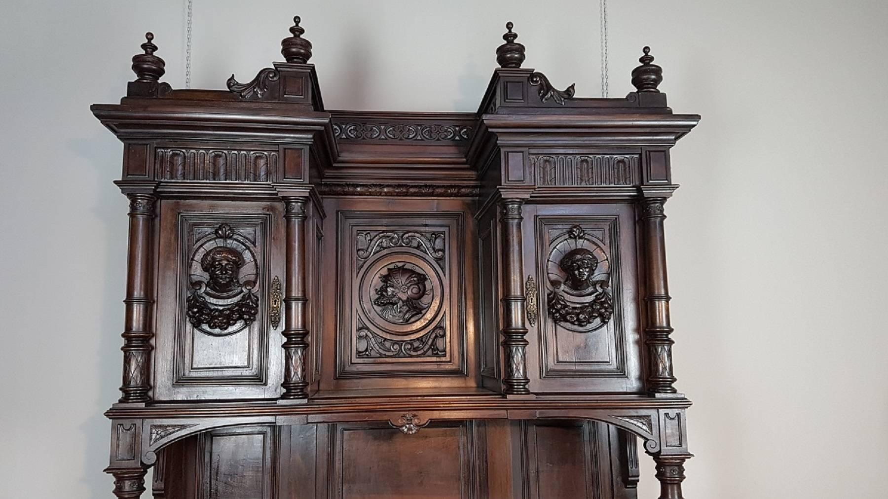 19th Century Italian Renaissance Style Walnut Carved Sideboards In Good Condition In Casale Monferrato, IT