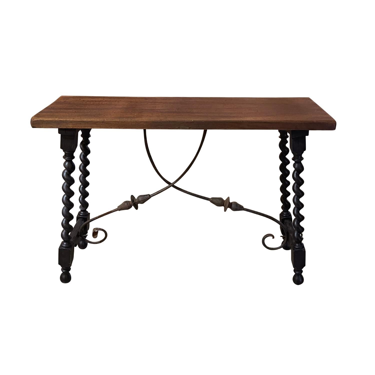 Hand-Crafted 19th Century Italian Renaissance Style Walnut Console Table, Tuscan End Table For Sale