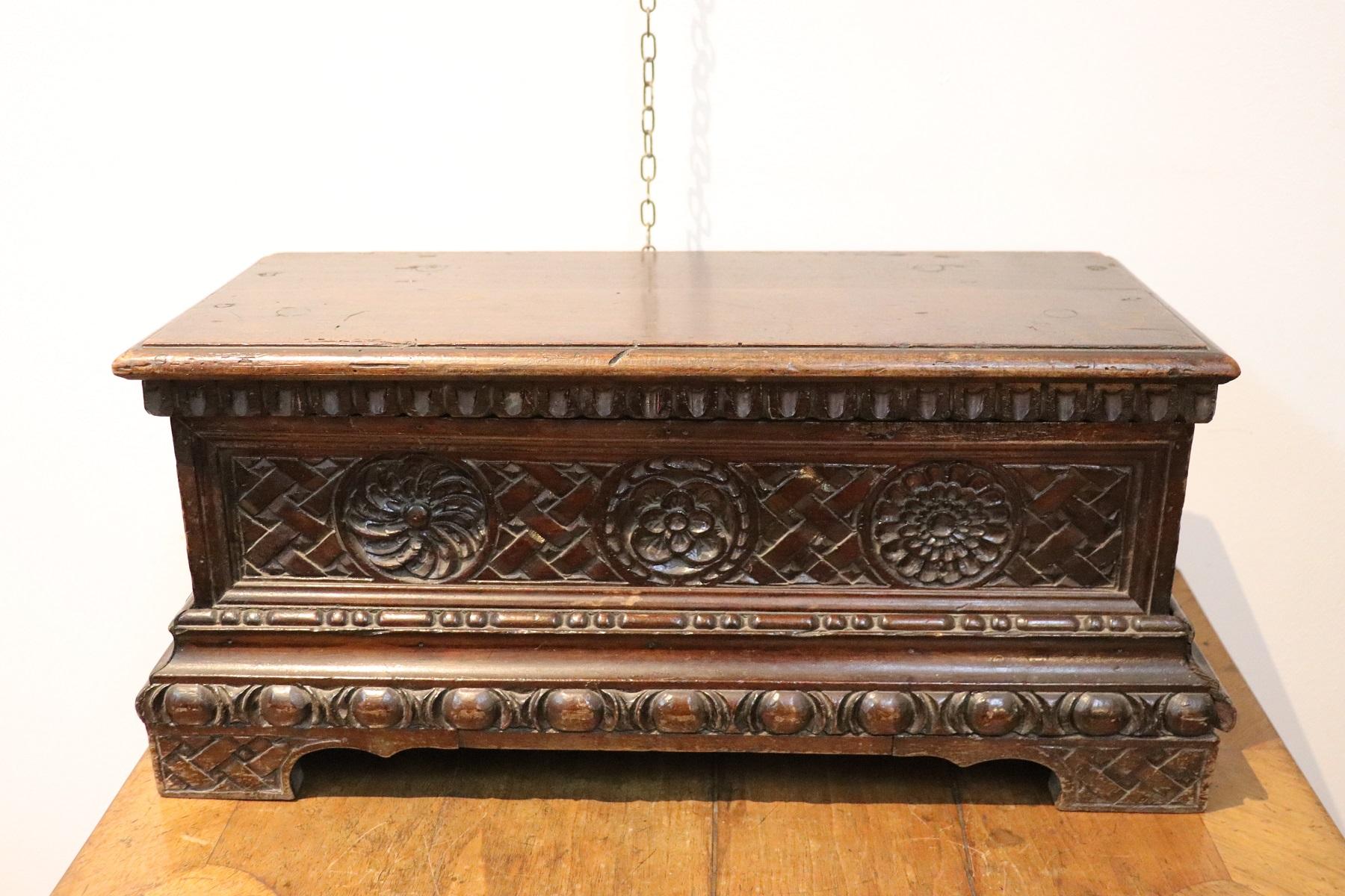 Rare and fine quality 19th century Italian Renaissance walnut carved miniature blanket chest or coffer. Fine carving in walnut wood on the front, beautiful antique patina walnut wood. This miniature blanket chest is ideal for decorating your home