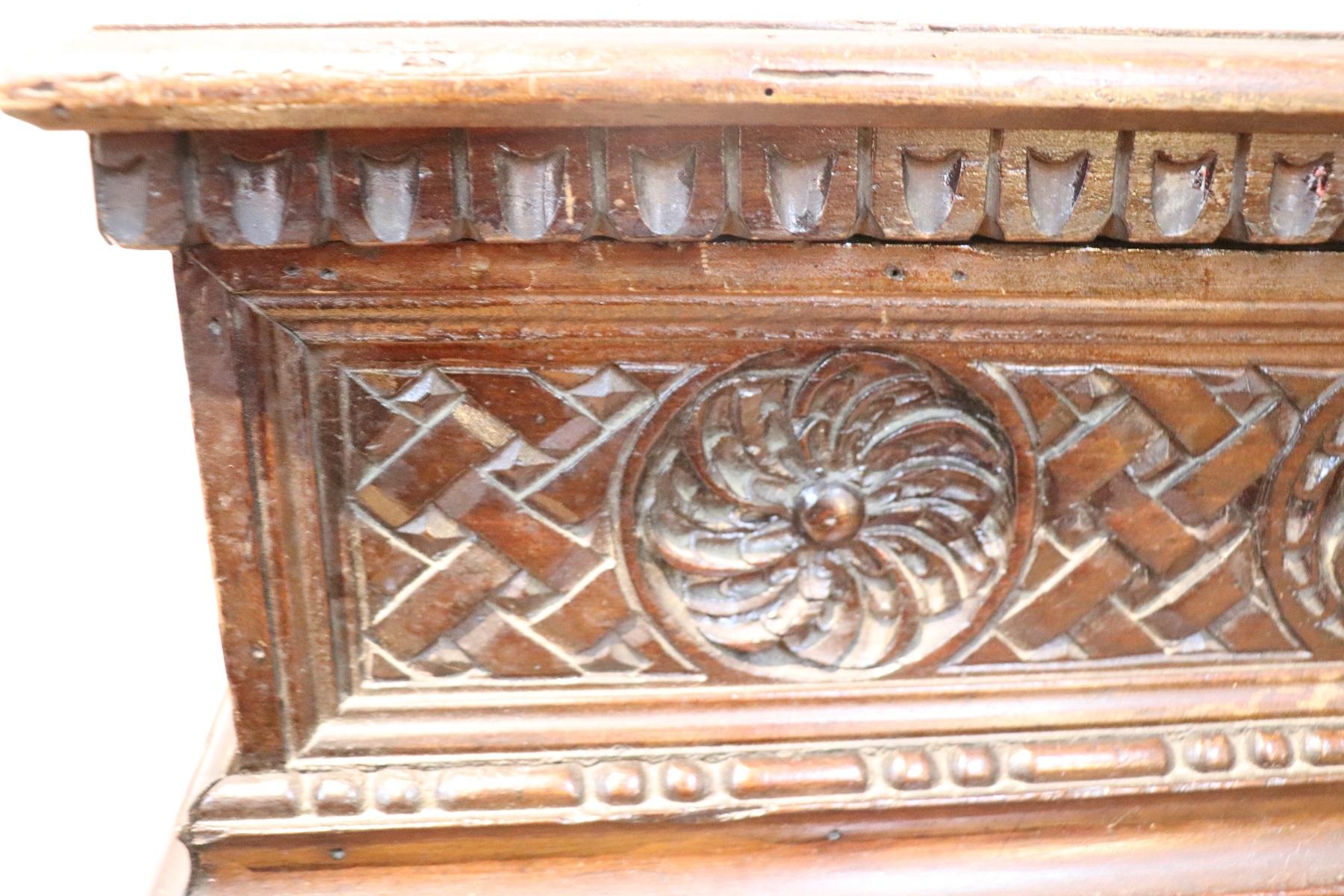 19th Century Italian Renaissance Walnut Carved Miniature Blanket Chest or Coffer In Good Condition For Sale In Casale Monferrato, IT
