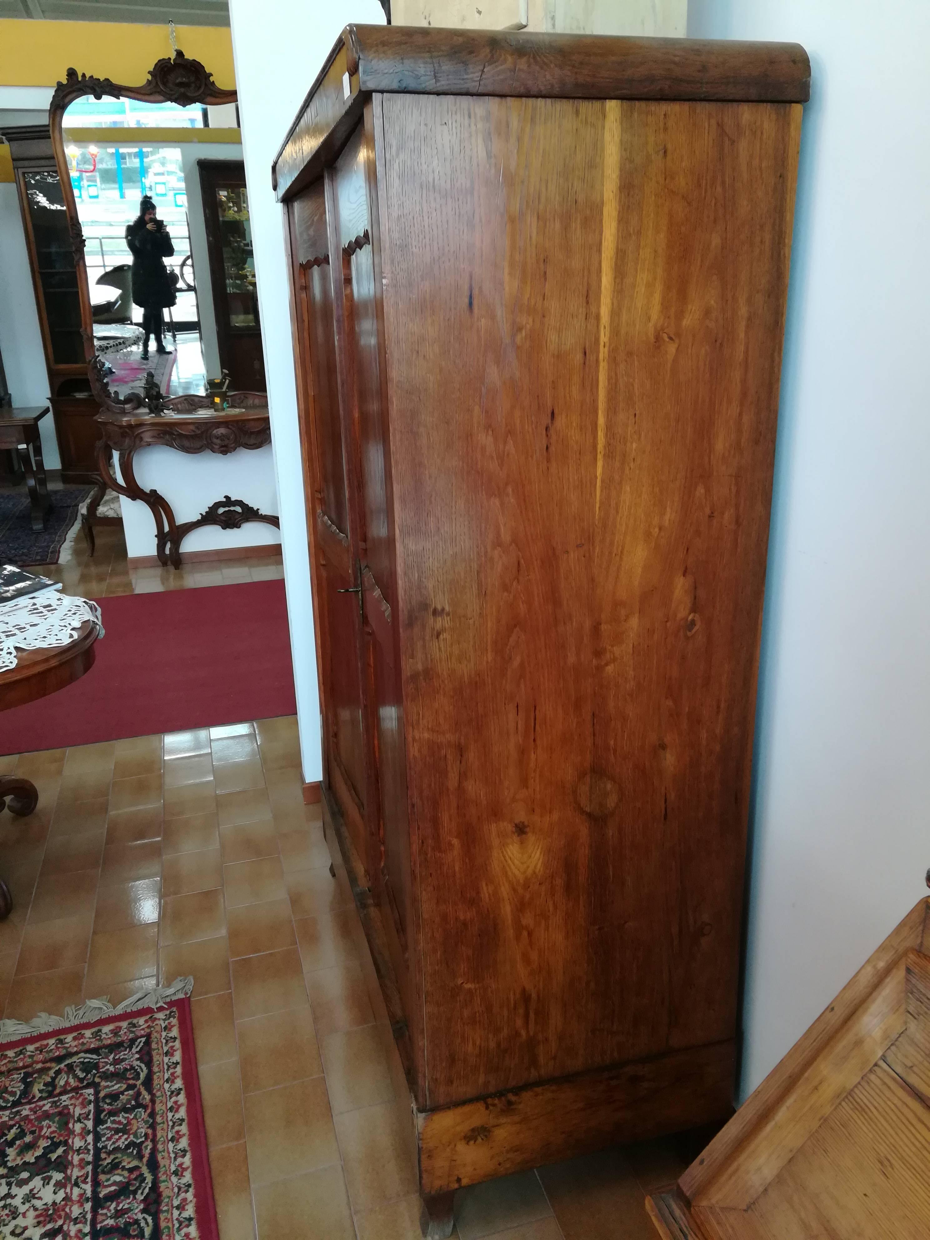 19th Century Italian Restored Brown Oak Wardrobe In Good Condition For Sale In Wyboston Lakes, GB