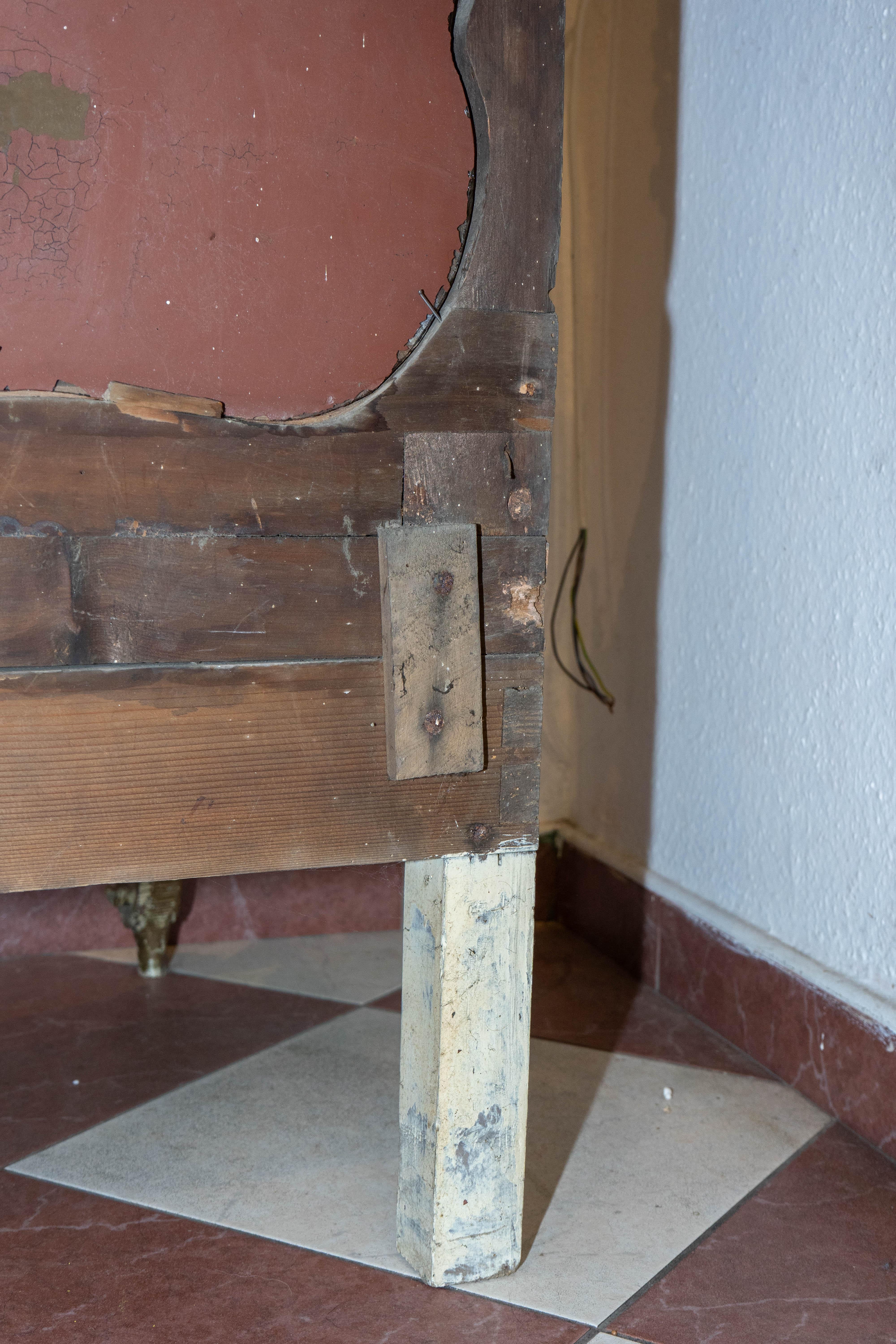 Miroir d'angle en bois doré rococo italien du 19e siècle avec verre d'origine en vente 7