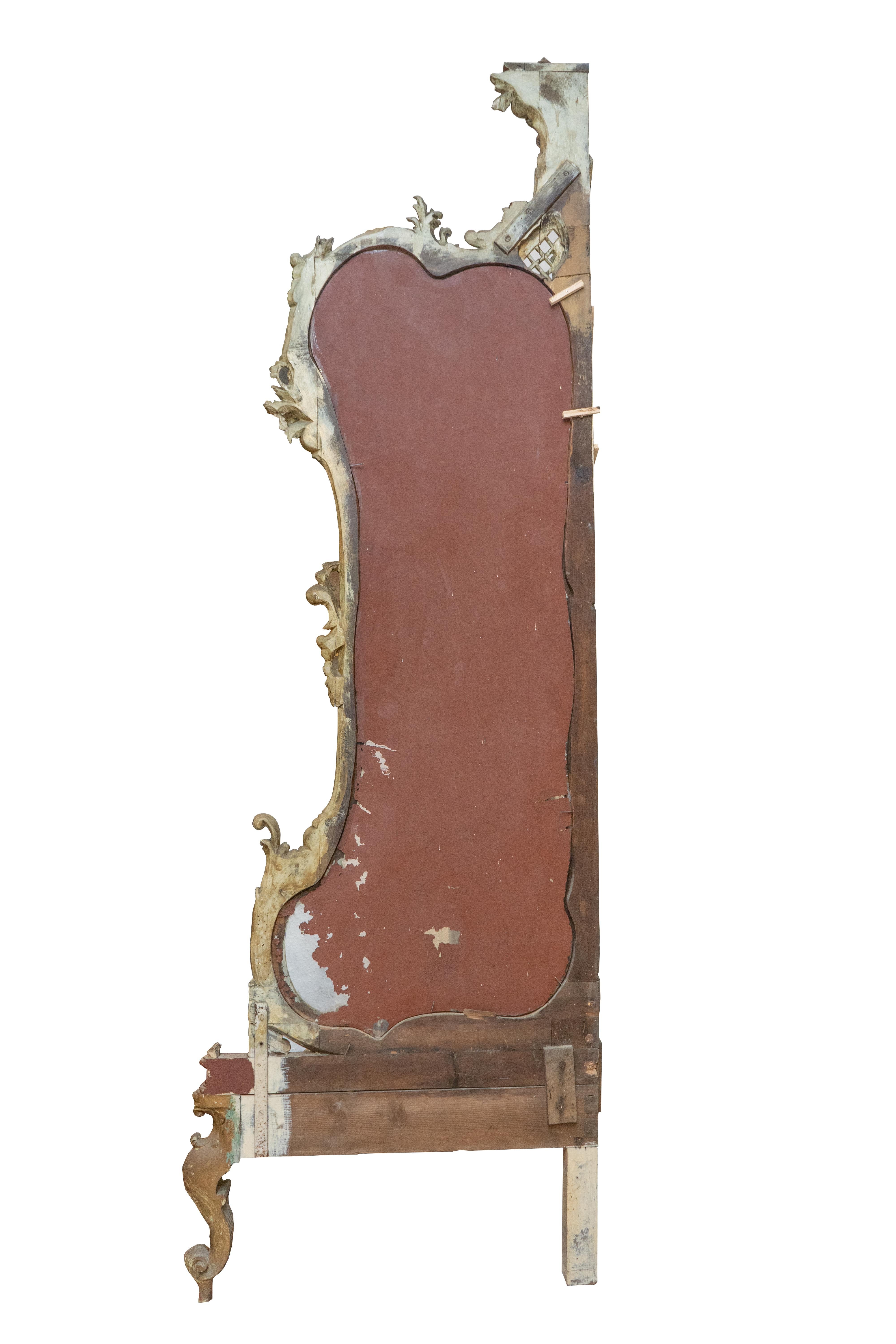 Miroir d'angle en bois doré rococo italien du 19e siècle avec verre d'origine en vente 8