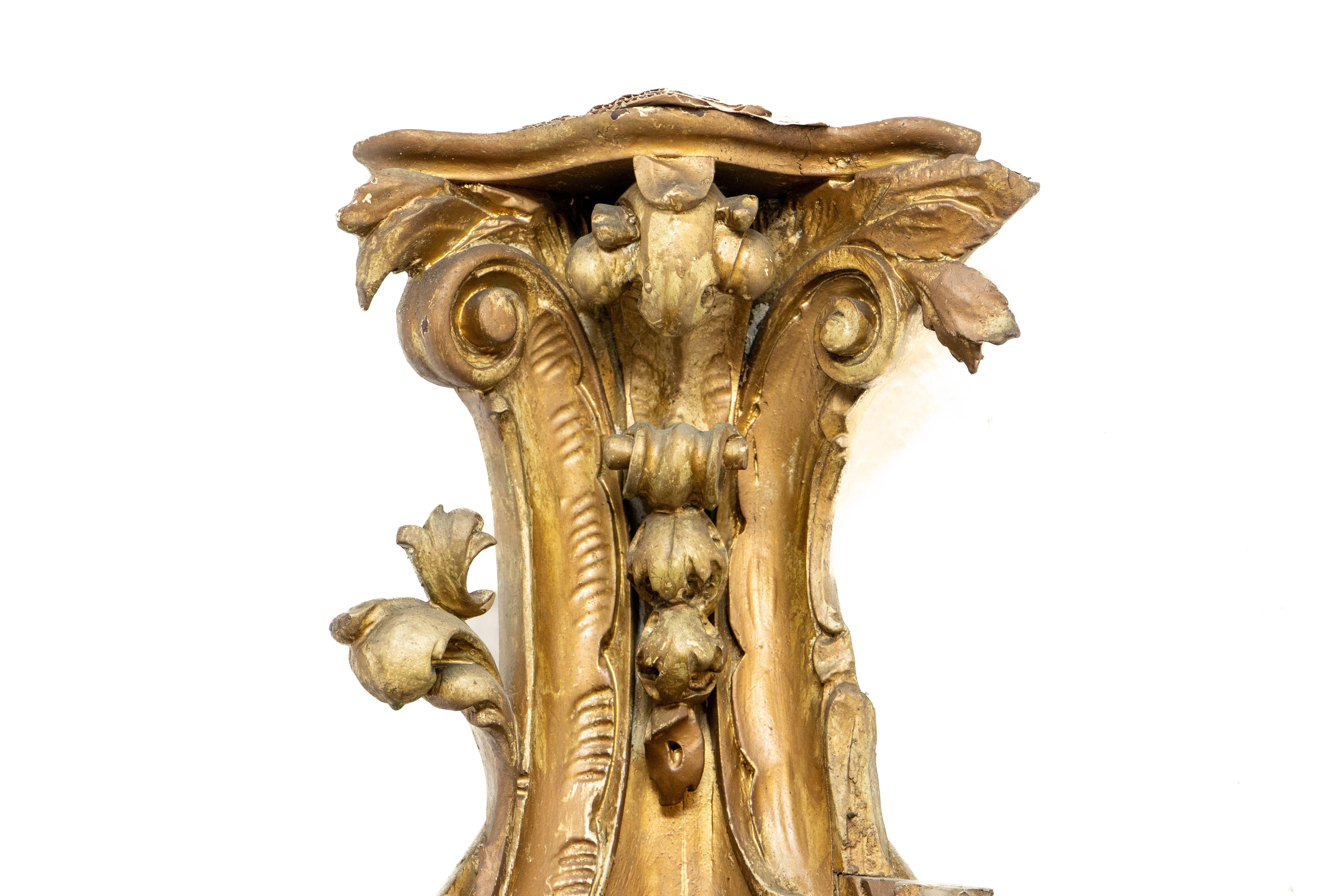 Miroir d'angle en bois doré rococo italien du 19e siècle avec verre d'origine en vente 1