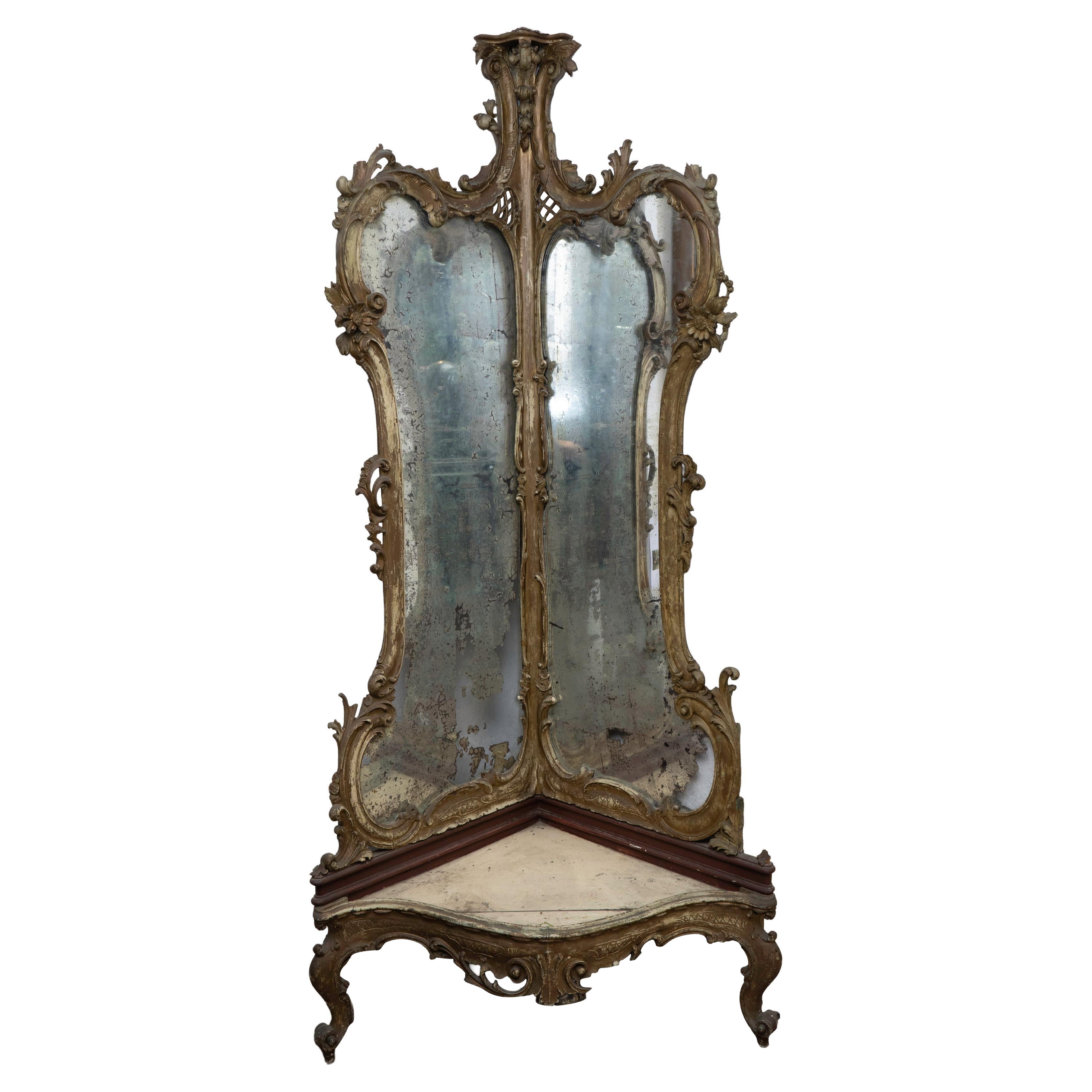 Miroir d'angle en bois doré rococo italien du 19e siècle avec verre d'origine en vente