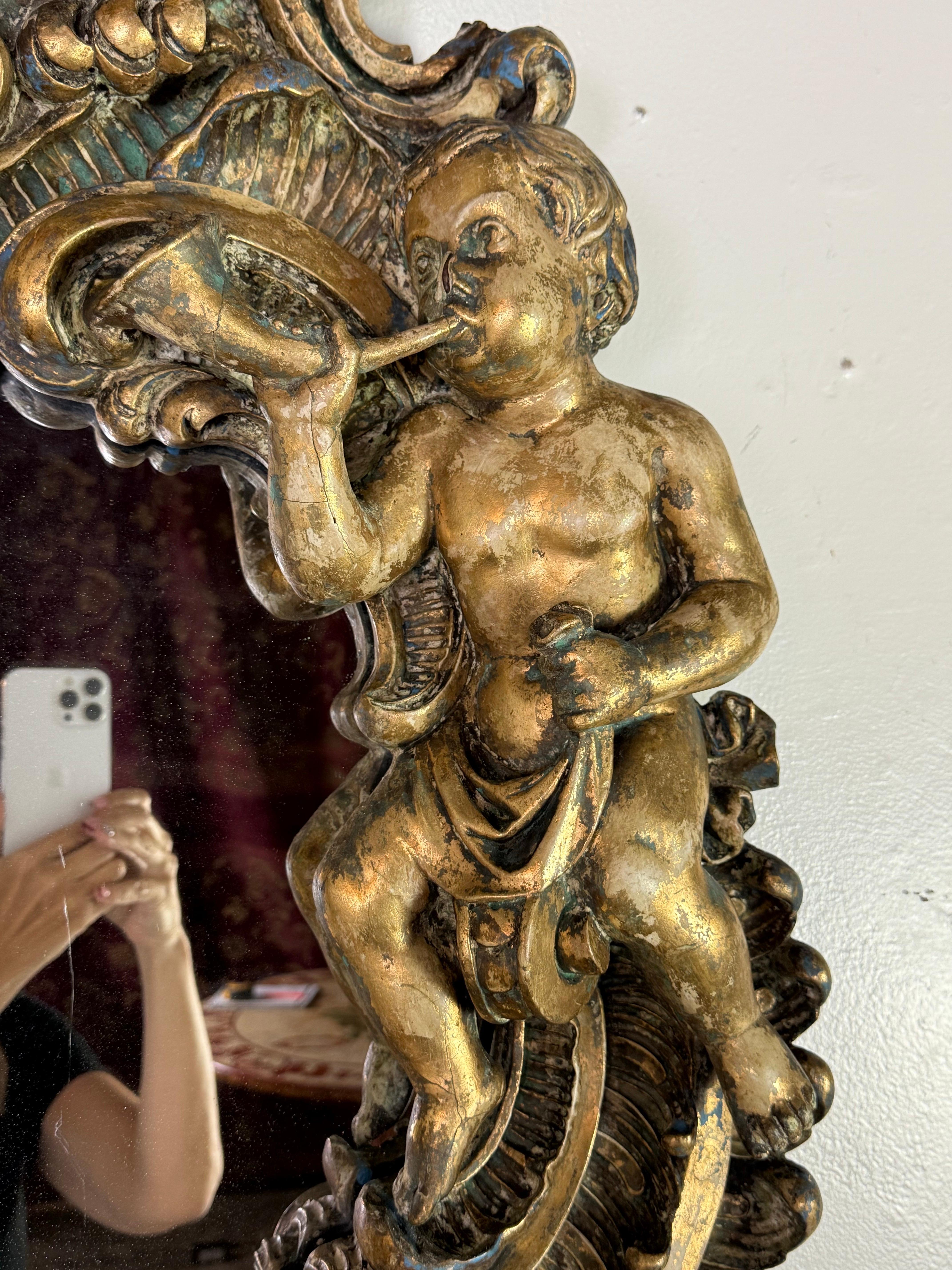 Specchio figurativo in legno dorato rococò italiano del XIX secolo in vendita 4