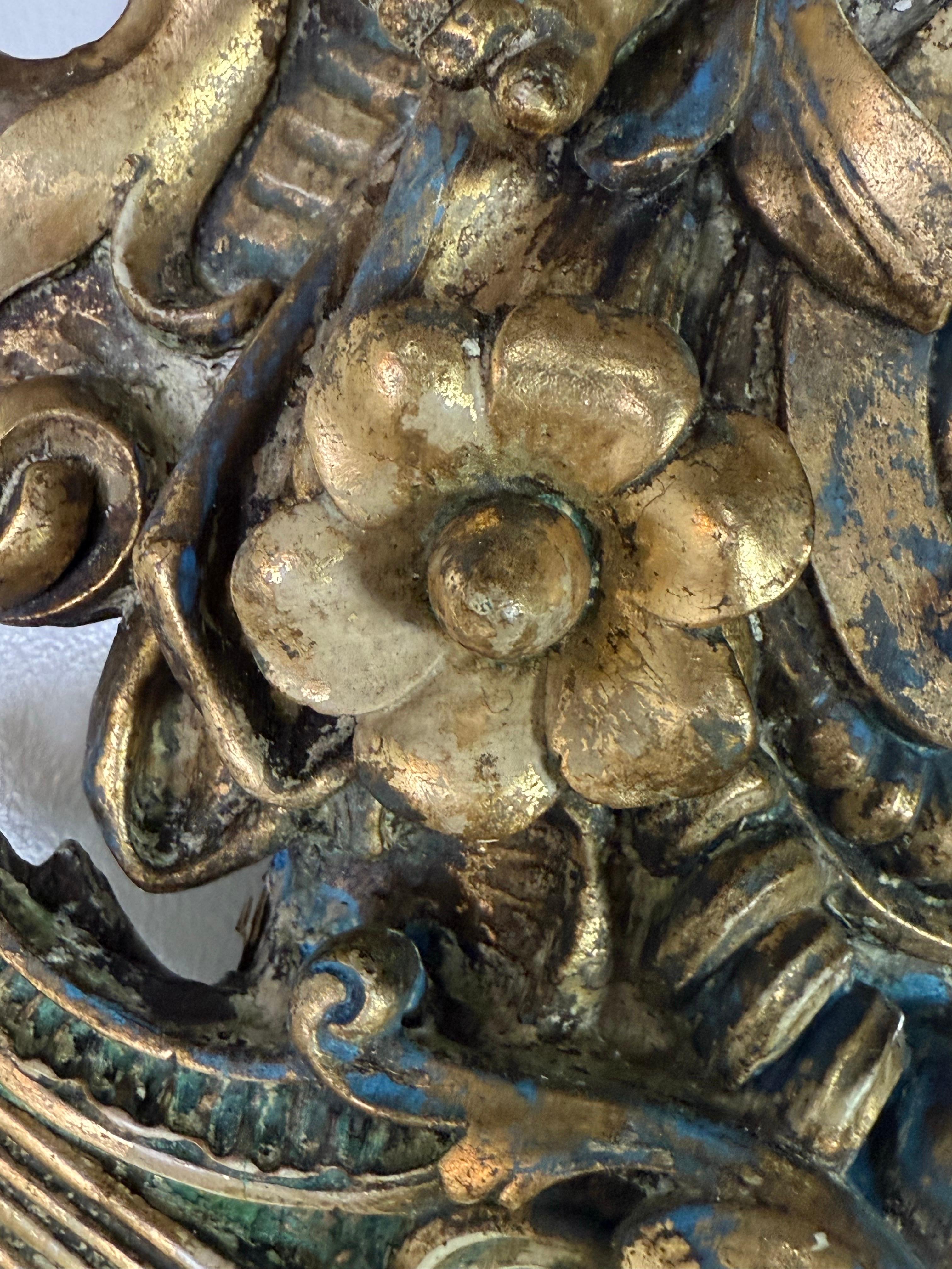 Specchio figurativo in legno dorato rococò italiano del XIX secolo in vendita 5