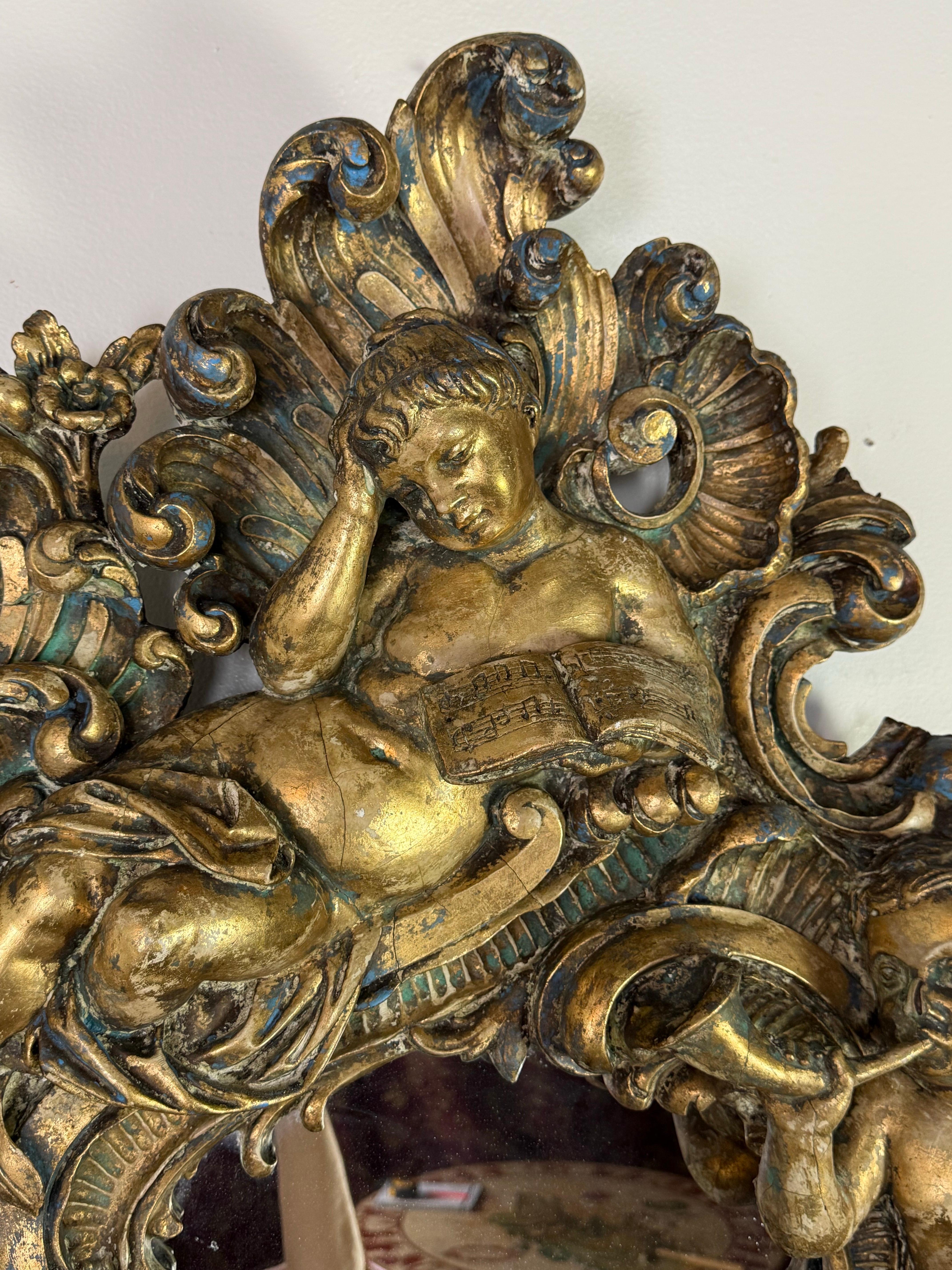 Rococò Specchio figurativo in legno dorato rococò italiano del XIX secolo in vendita