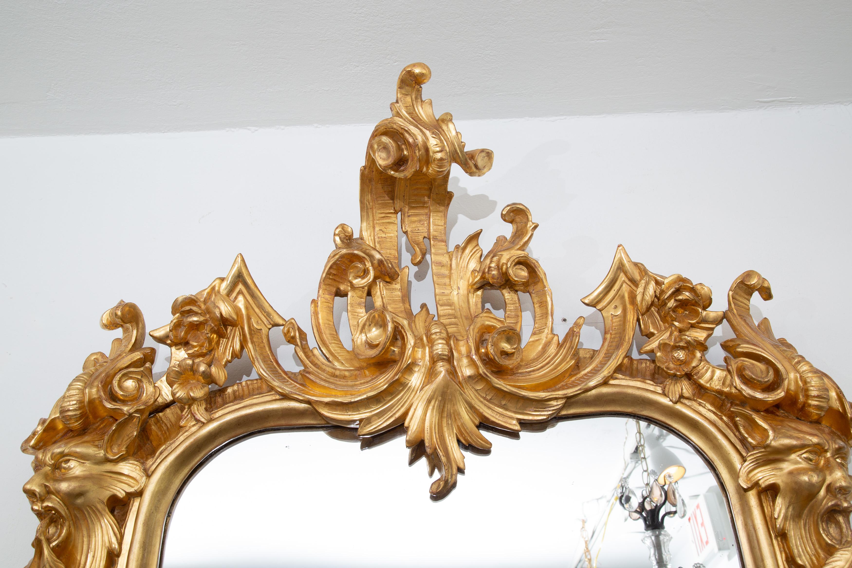 19th Century Italian Rococo Style Giltwood Mirror For Sale 1