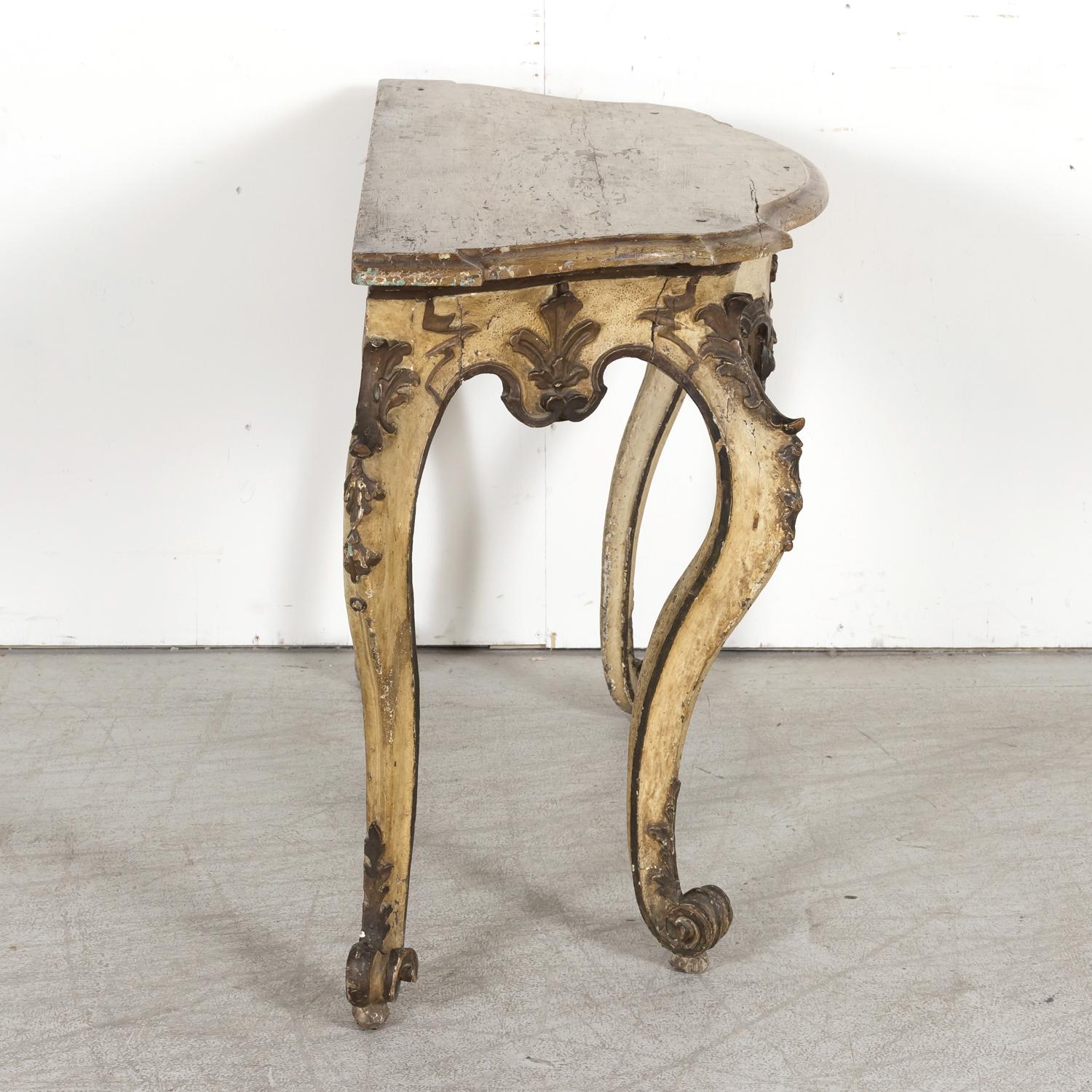 Table console italienne de style rococo du 19ème siècle peinte et dorée à la feuille en vente 6