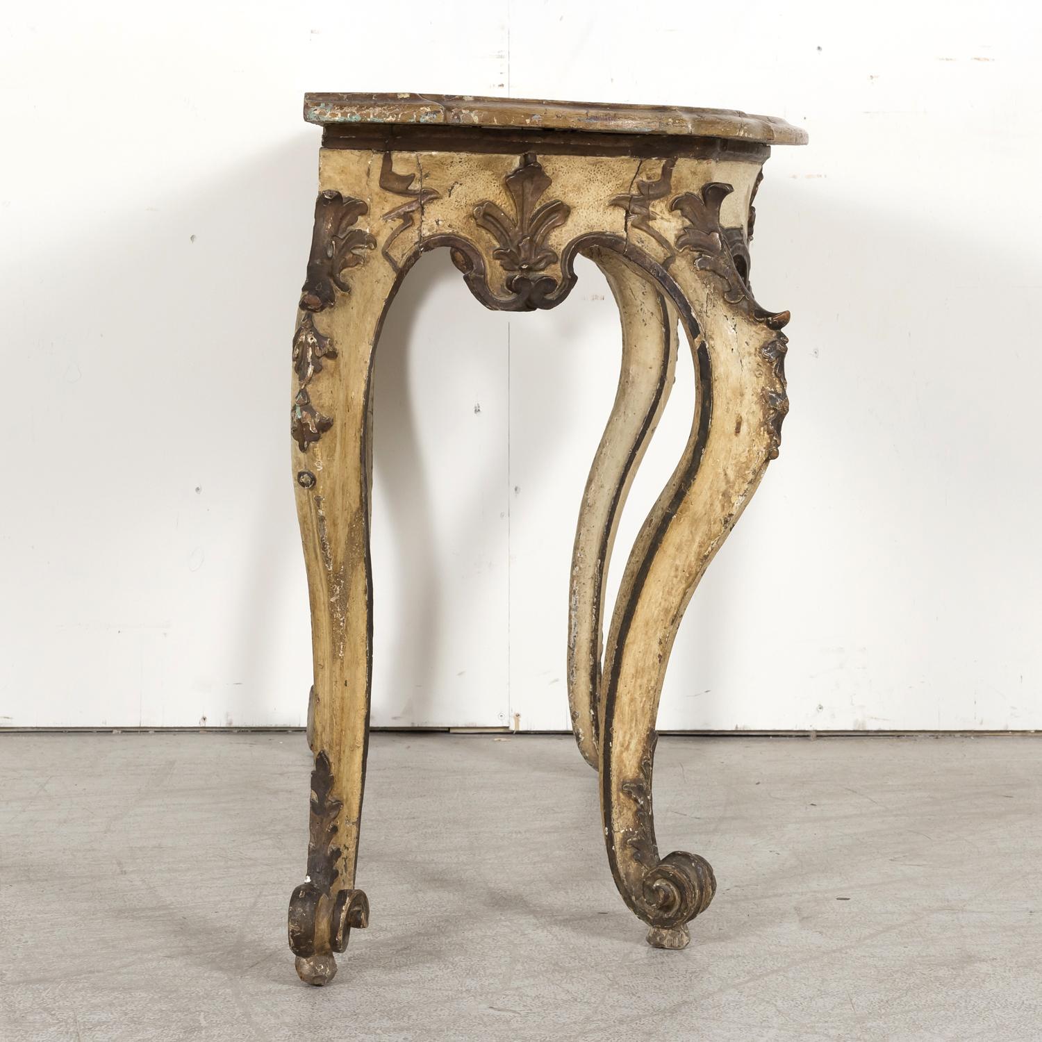 Table console italienne de style rococo du 19ème siècle peinte et dorée à la feuille en vente 8