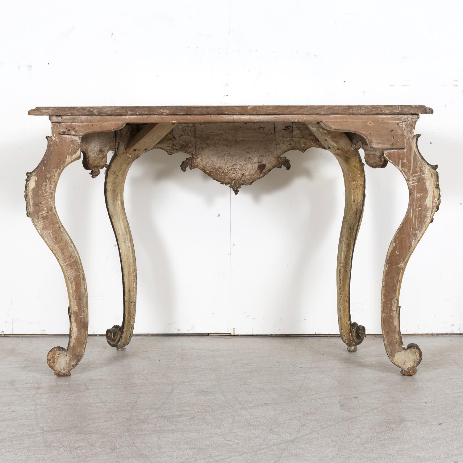 Table console italienne de style rococo du 19ème siècle peinte et dorée à la feuille en vente 11