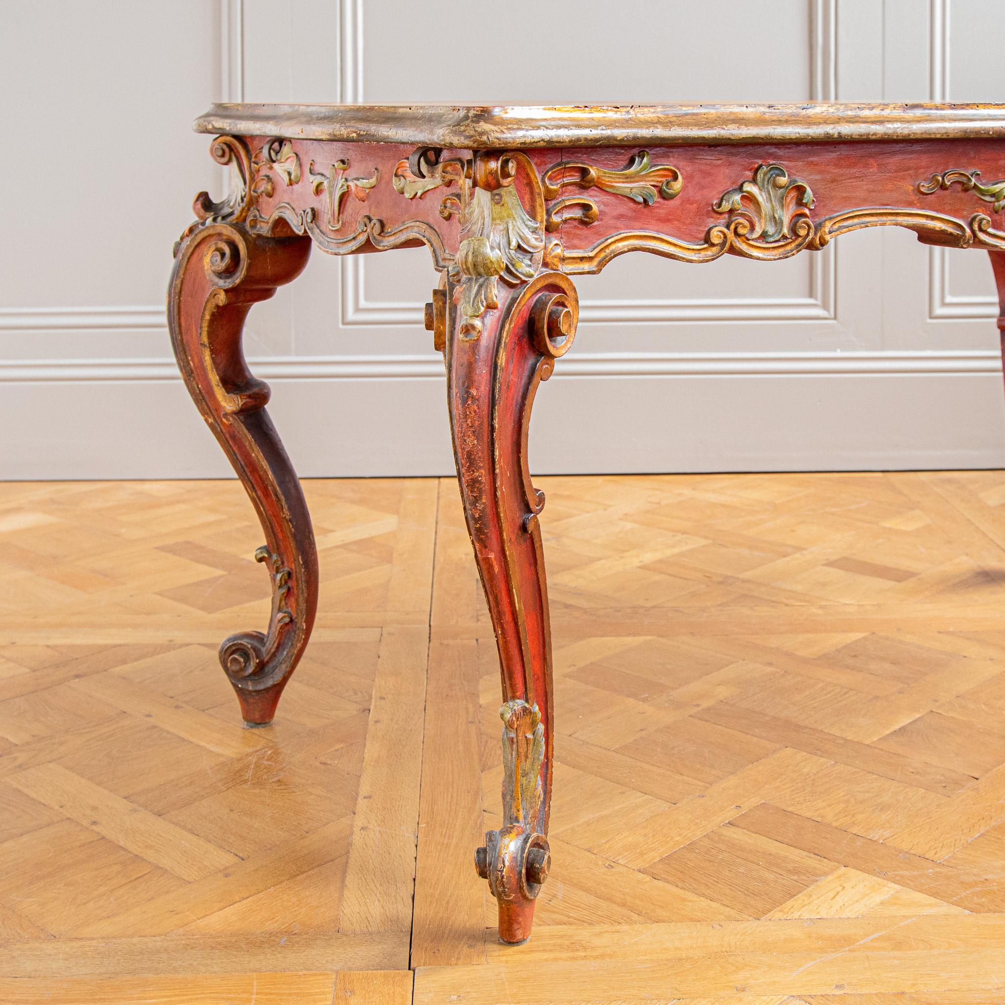  Table rococo italienne du 19ème siècle peinte dans le style vénitien en vente 3