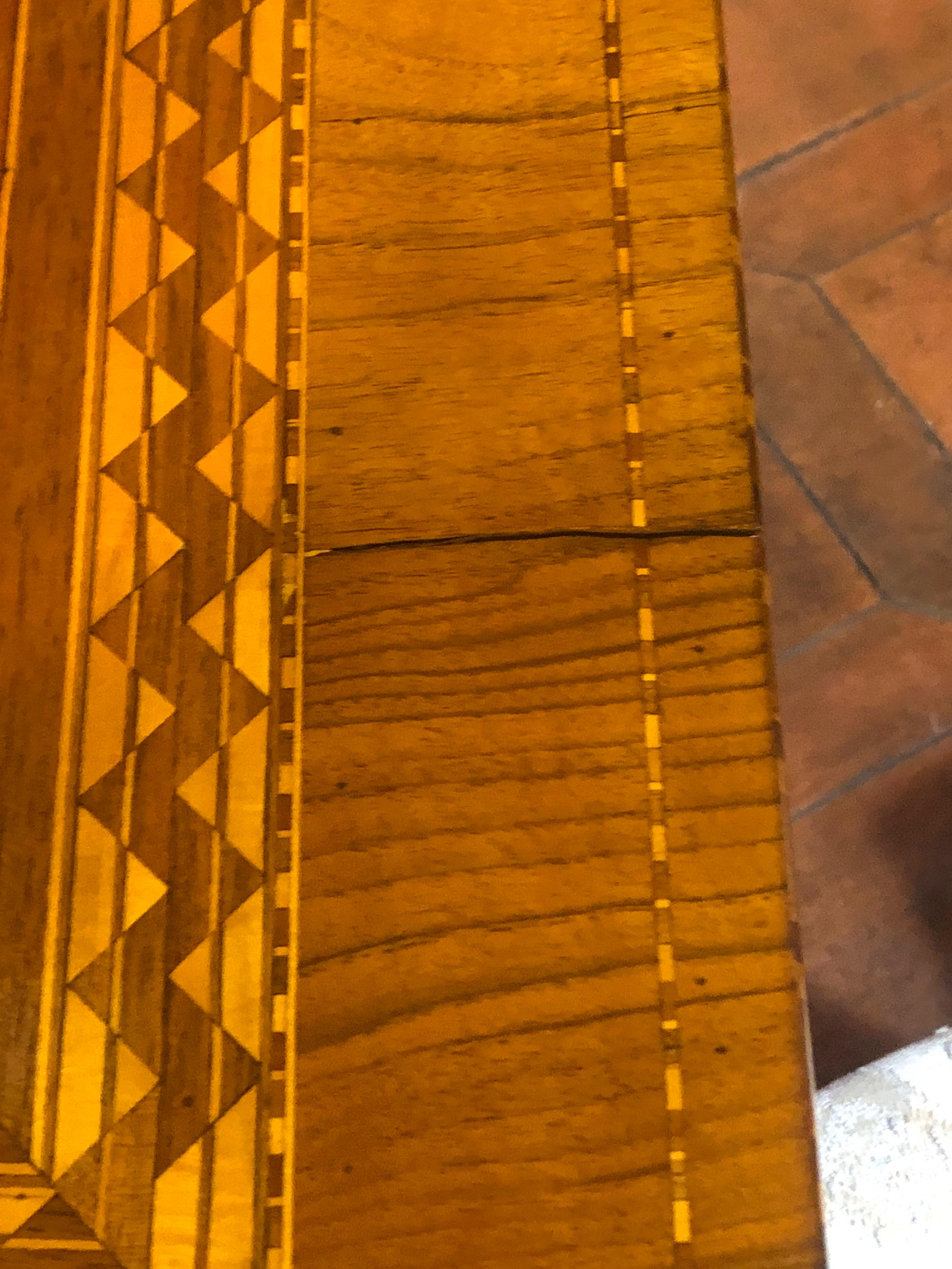 19th Century Italian Rolo Wood Walnut Inlay Table, 1860s In Good Condition In Roma, RM