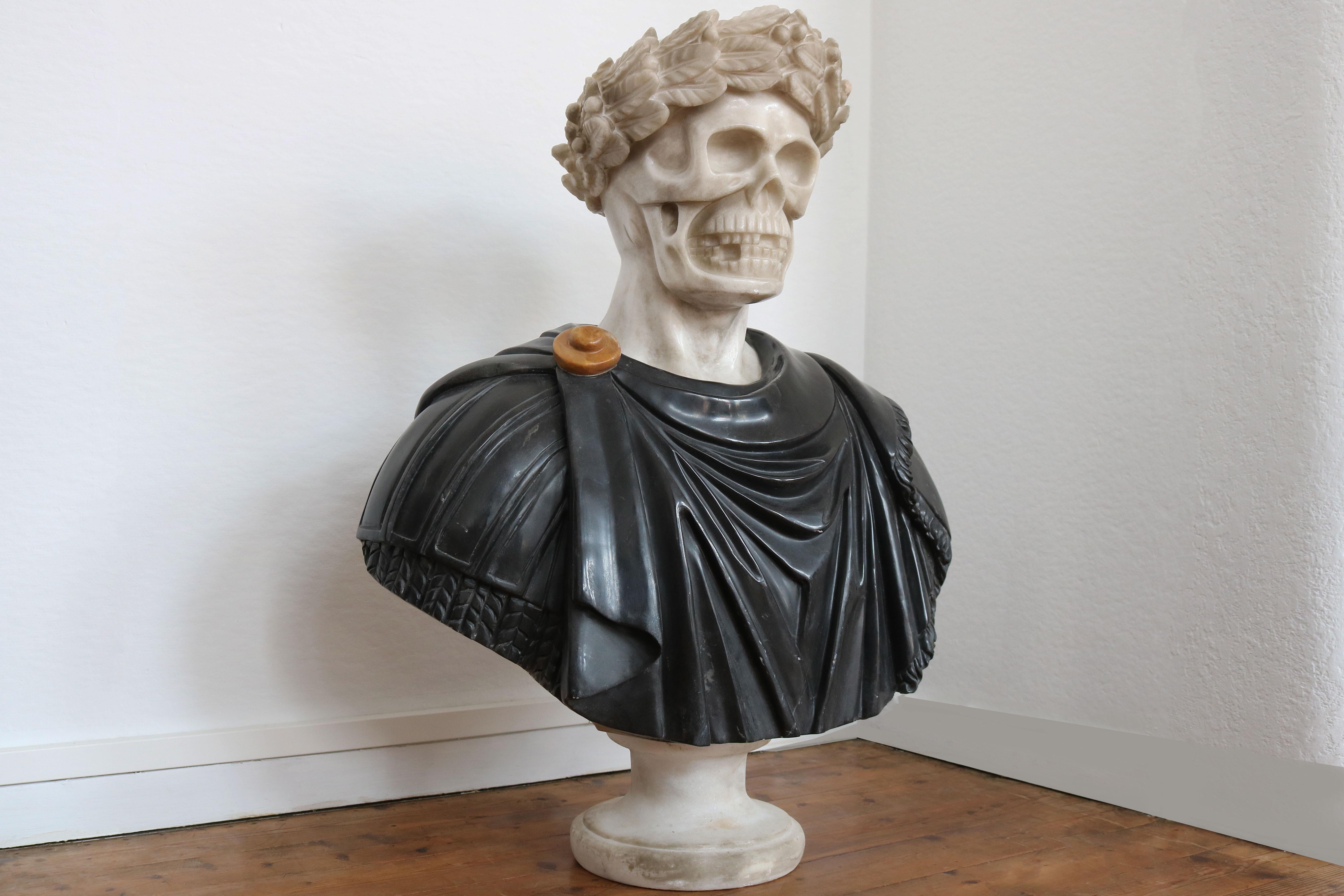 Marbre noir de Belgique Buste de Vanitas romain italien du 19ème siècle en marbre Memento Mori de style néo-Renaissance en vente