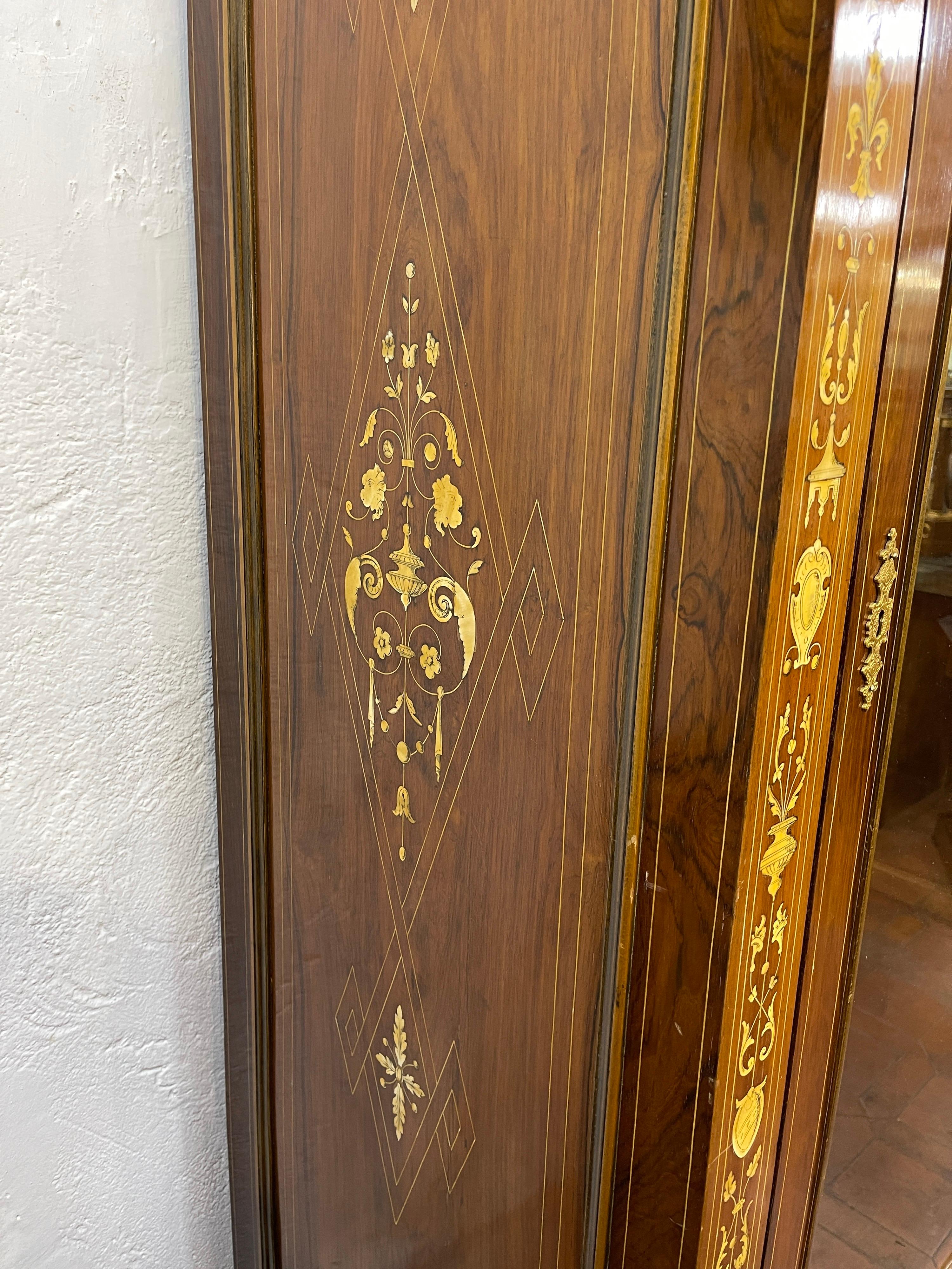 Marqueterie Armadio Vitrine in palissandro italiano del XIX secolo, anni '70 del XIX secolo