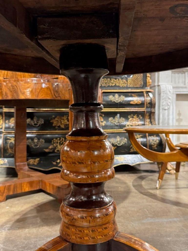 Walnut 19th Century Italian Round Inlaid Table For Sale