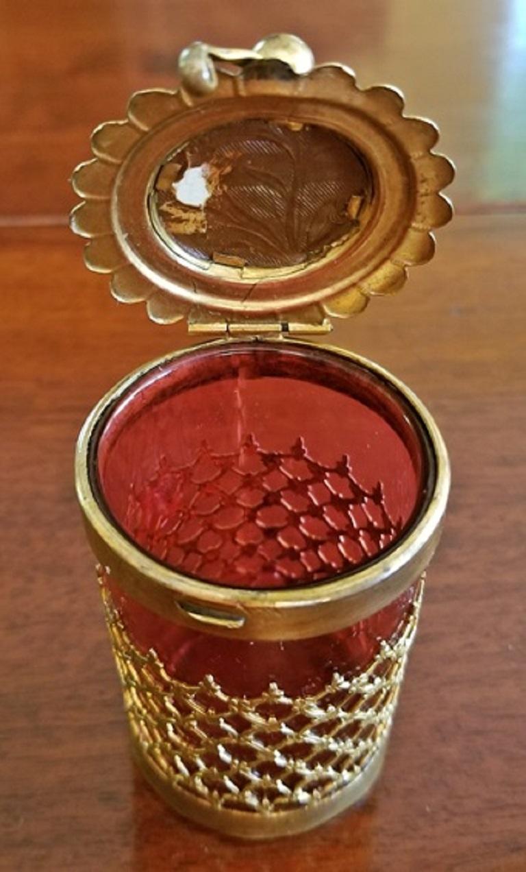 Grand Tour Boîte italienne en verre rubis du 19e siècle avec Miniature de Basilique en vente
