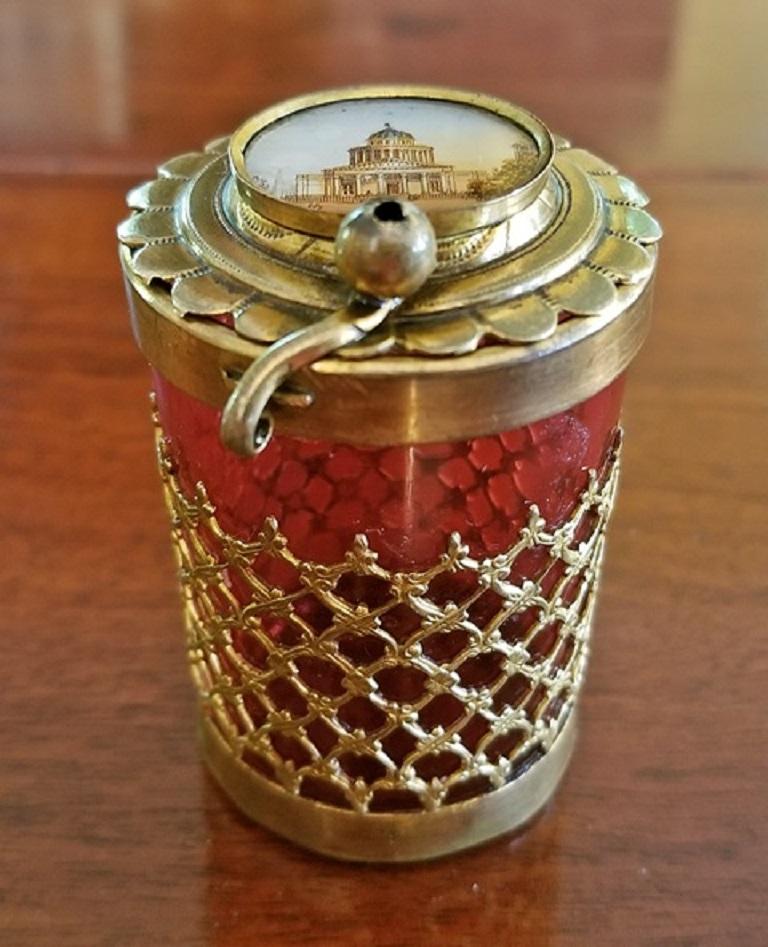 Boîte italienne en verre rubis du 19e siècle avec Miniature de Basilique Excellent état - En vente à Dallas, TX