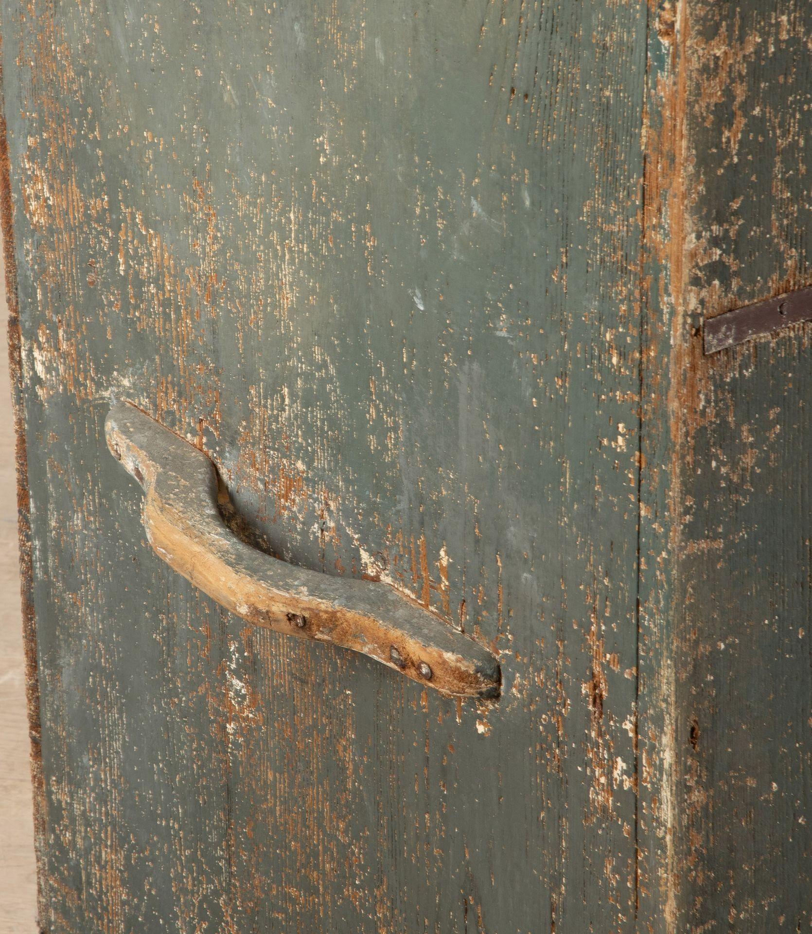 19th Century Italian Rustic Buffet with Original Grey Green Paint For Sale 8