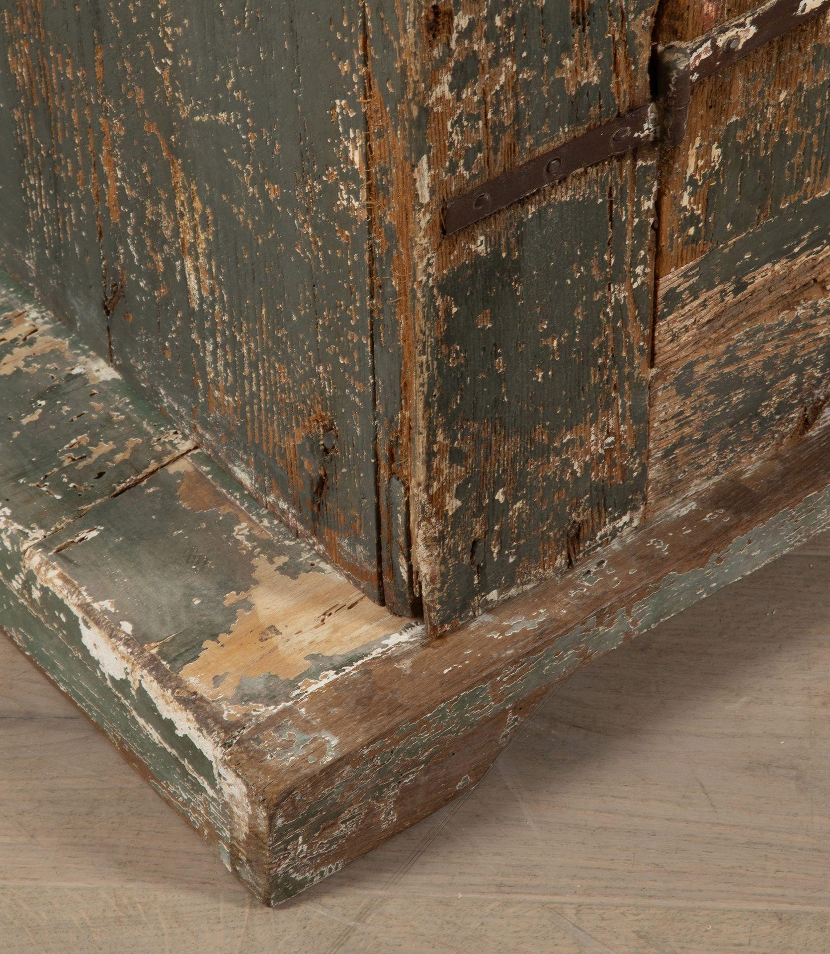 19th Century Italian Rustic Buffet with Original Grey Green Paint For Sale 1