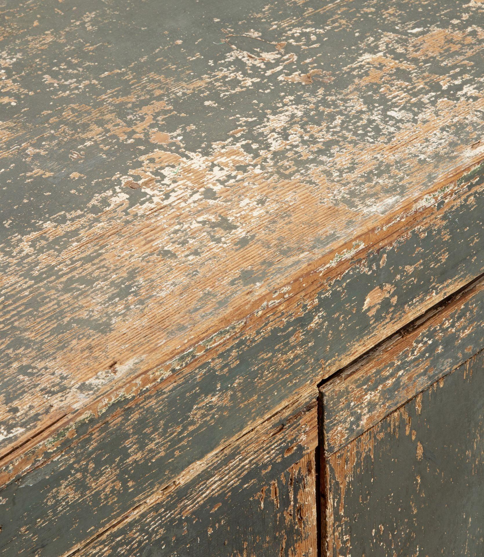 19th Century Italian Rustic Buffet with Original Grey Green Paint For Sale 5