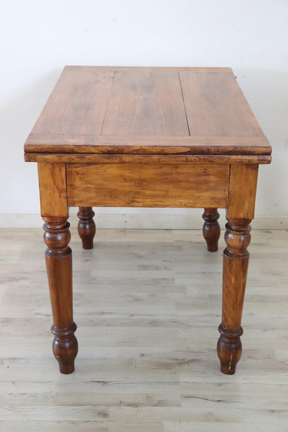 19th Century Italian Rustic Kitchen Table in Poplar Wood with Opening Top In Good Condition In Casale Monferrato, IT