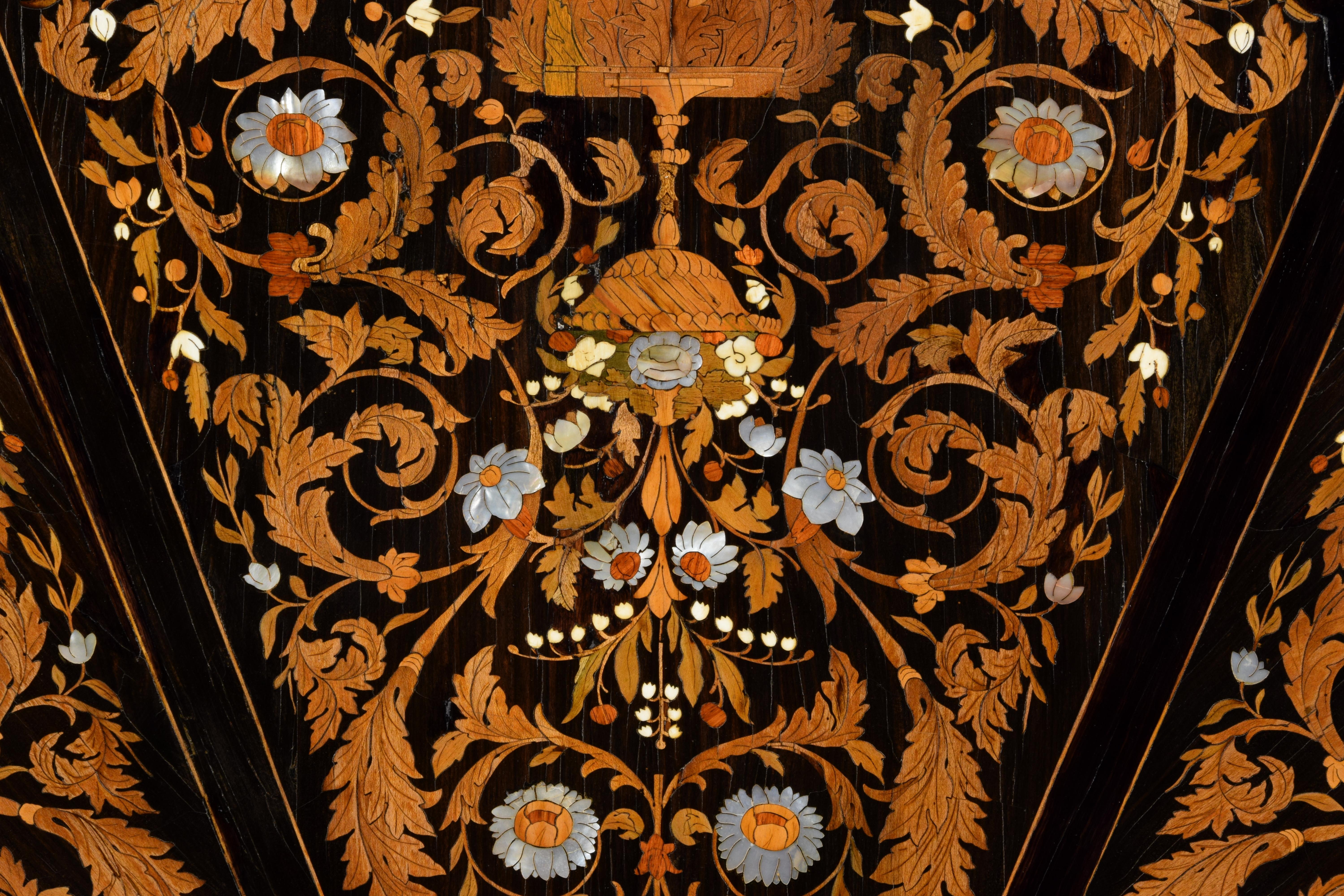 Table centrale italienne en forme de plan de voile du 19ème siècle par Luigi et Angiolo Falcini en vente 12