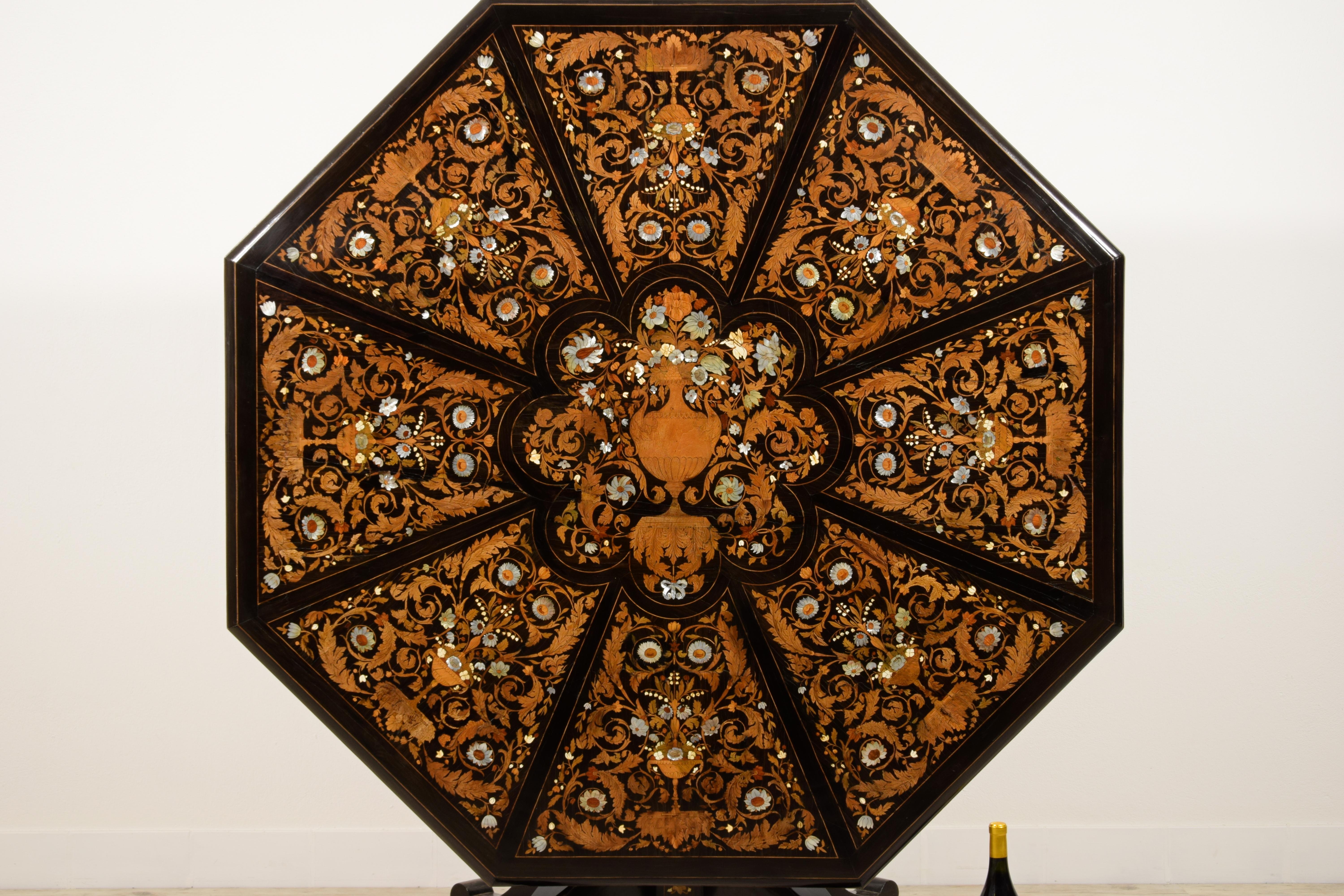 Table centrale italienne en forme de plan de voile du 19ème siècle par Luigi et Angiolo Falcini en vente 13