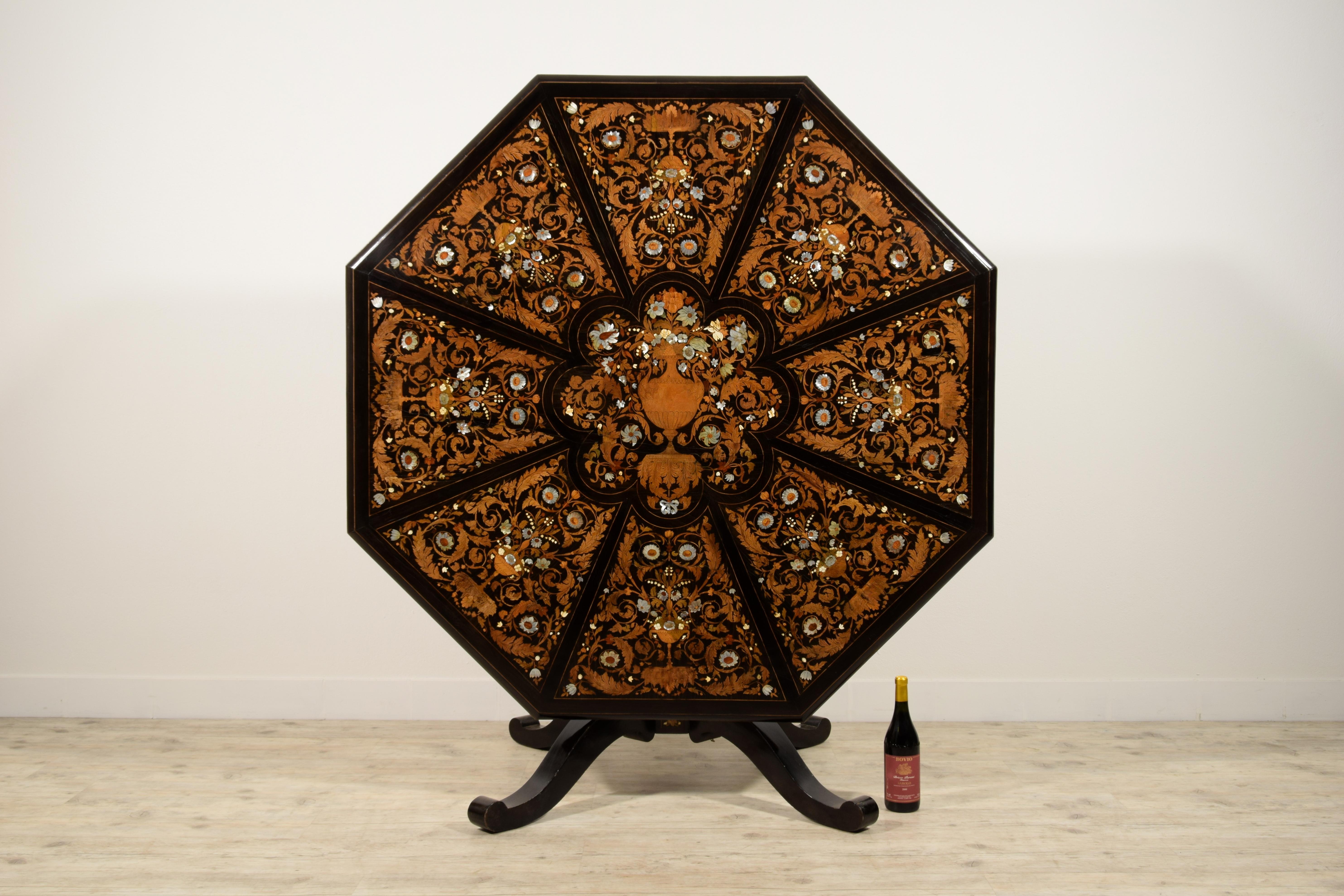 19th century, Italian octagonal sail plan center table by Luigi and Angiolo Falcini

This large and important wooden center table consists of a octagonal sail top finely inlaid in different woods. The inlays form some geometric and floral designs.