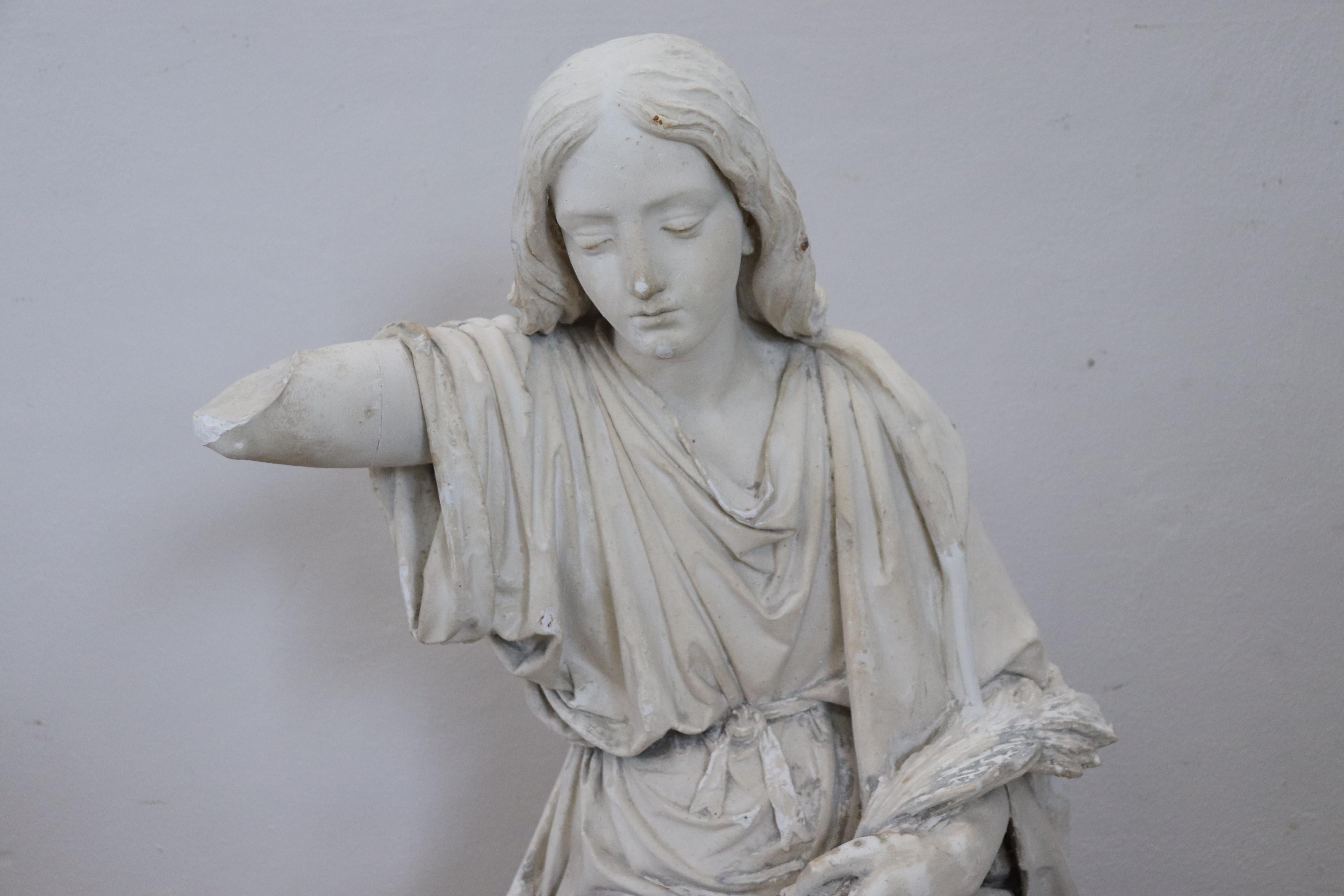 19th Century Italian Sculpture in Plaster Young Girl on a Wooden Base In Distressed Condition In Casale Monferrato, IT