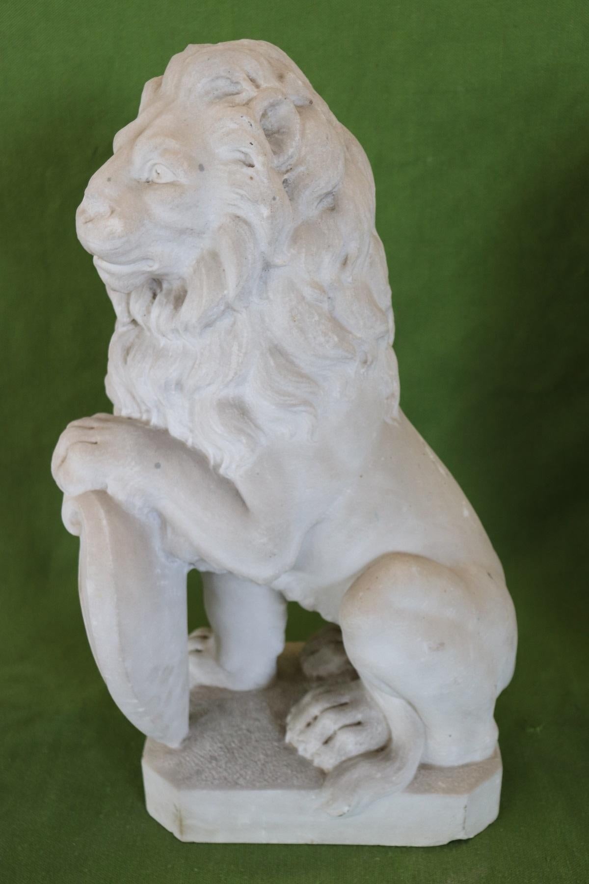 19th Century Italian Sculpture in White Marble of Carrara Pair of Lions 5