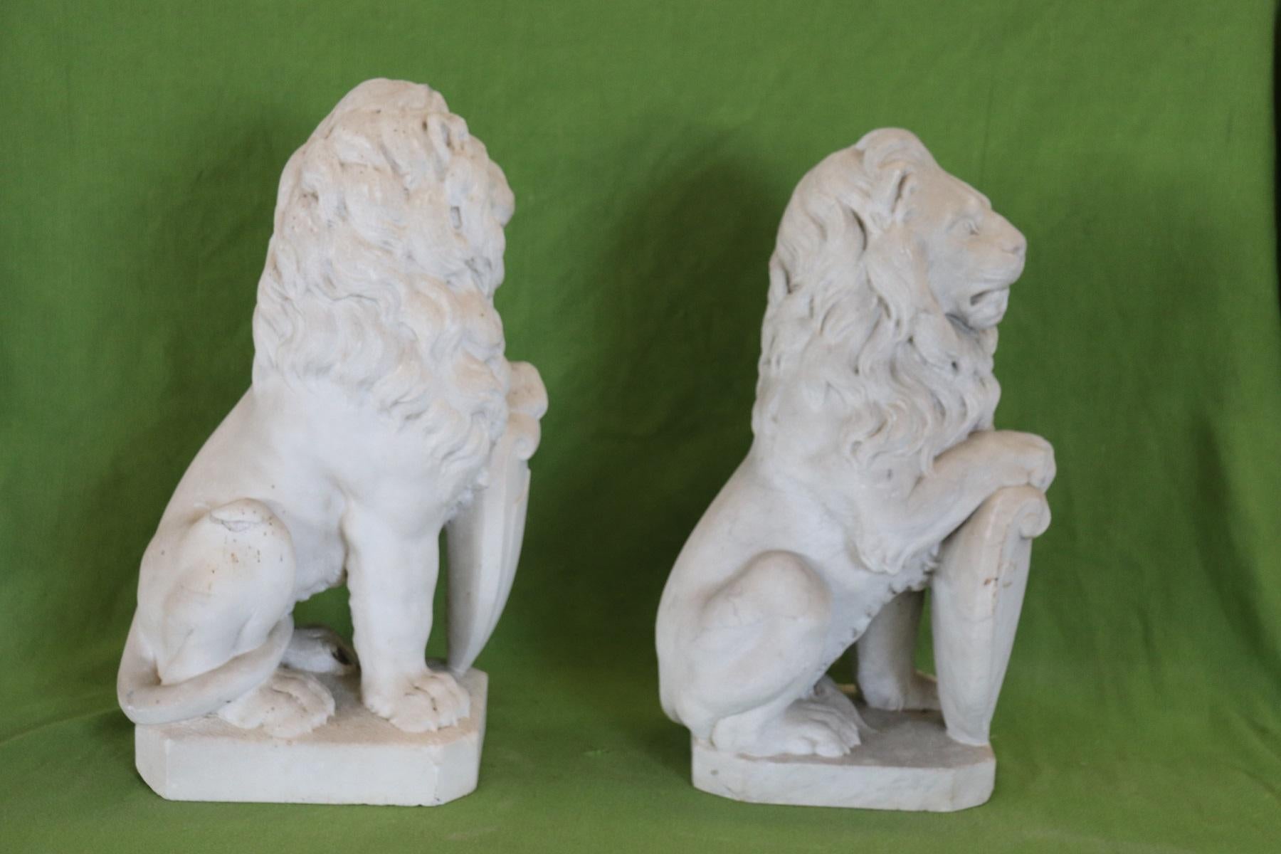 19th Century Italian Sculpture in White Marble of Carrara Pair of Lions 9