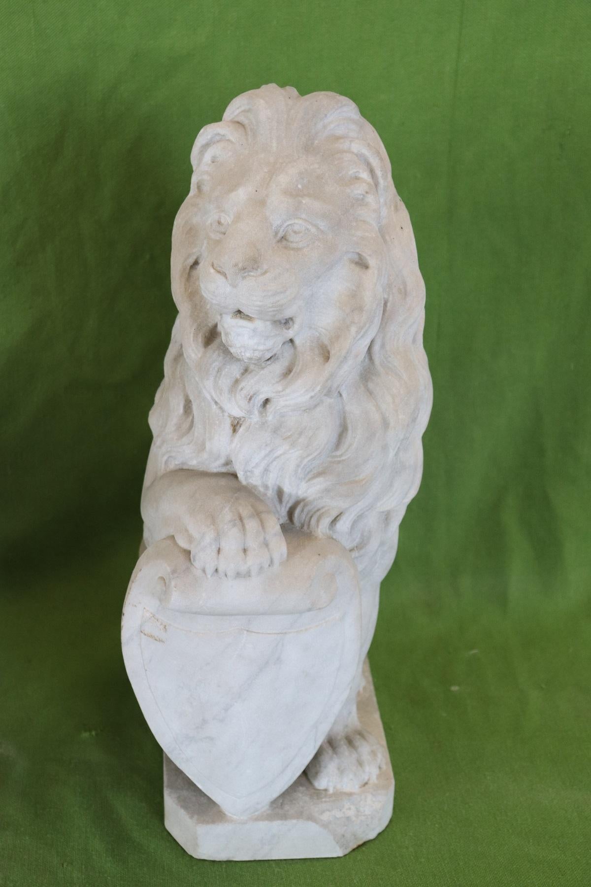 Hand-Carved 19th Century Italian Sculpture in White Marble of Carrara Pair of Lions