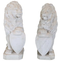 19th Century Italian Sculpture in White Marble of Carrara Pair of Lions